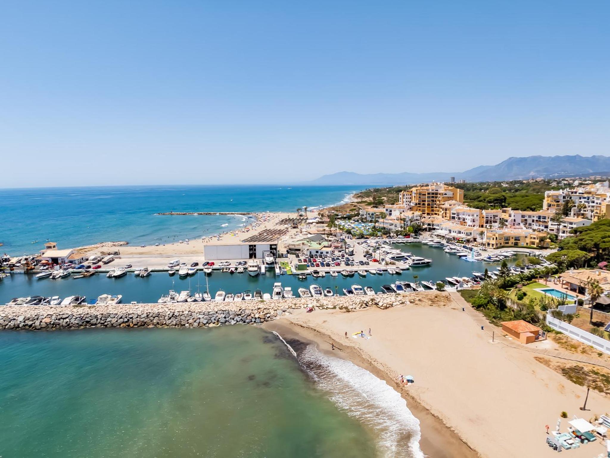 Villa Calmamar Cabopino Beachfront in Marbella