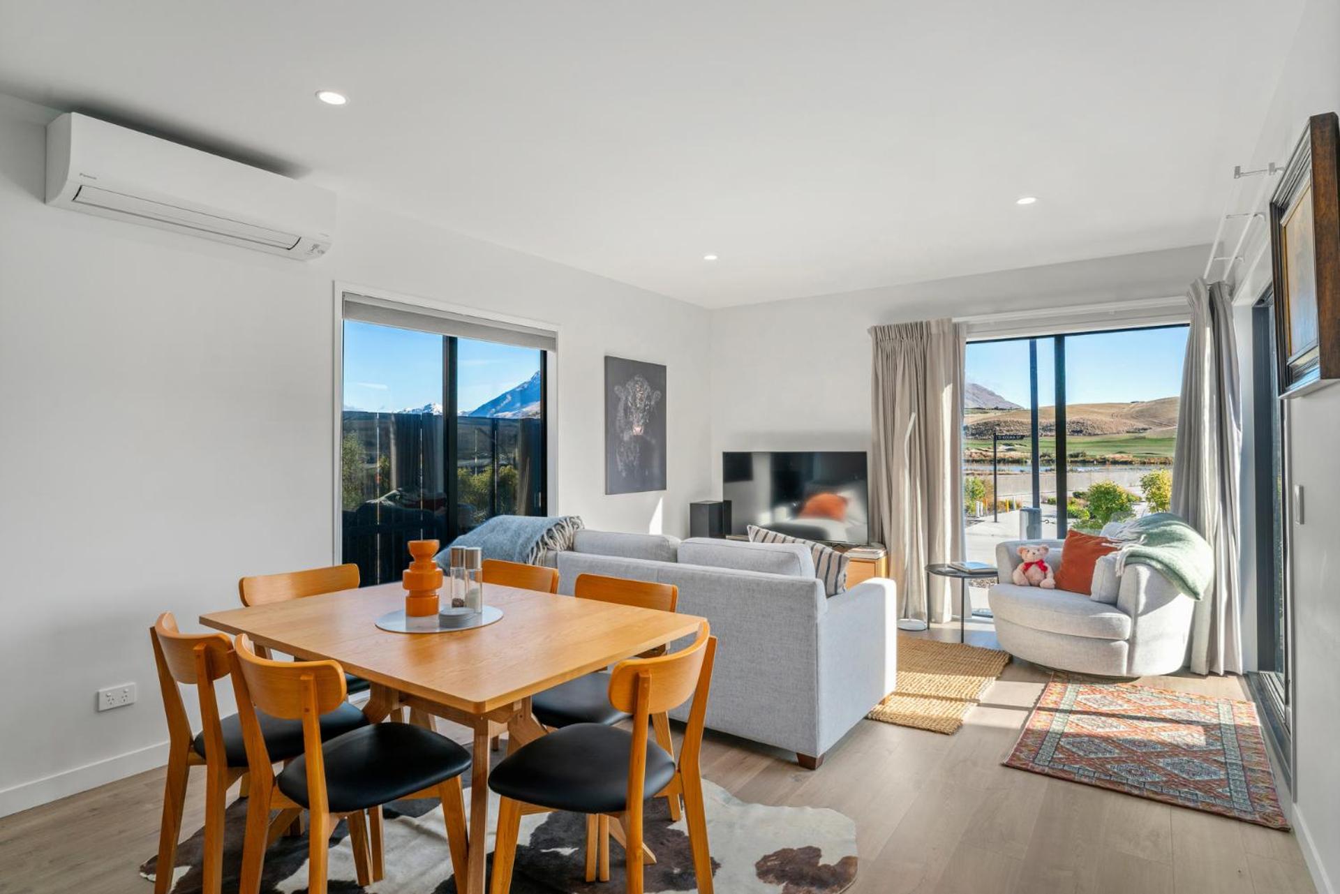 A Remarkable Retreat - Queenstown Holiday Home view 4