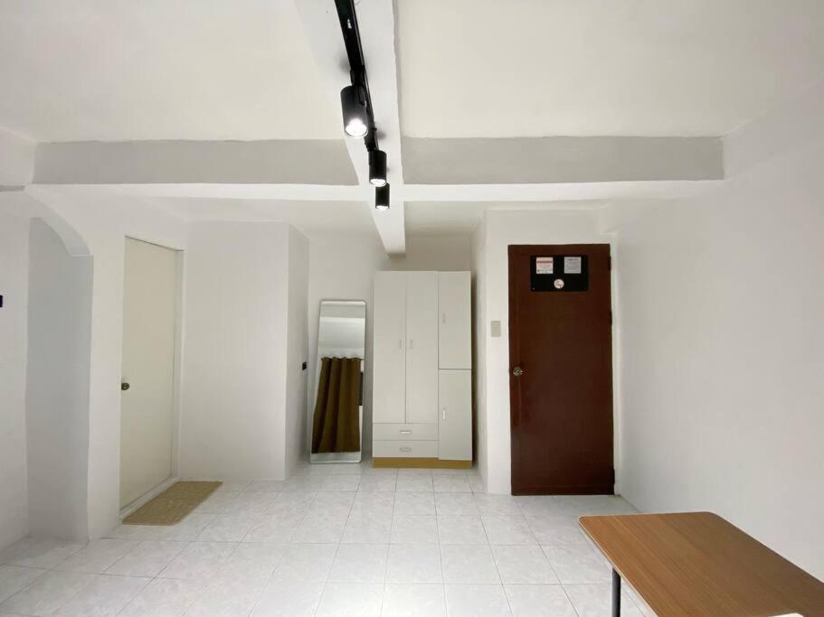 1 Spacious Underground Room view 3