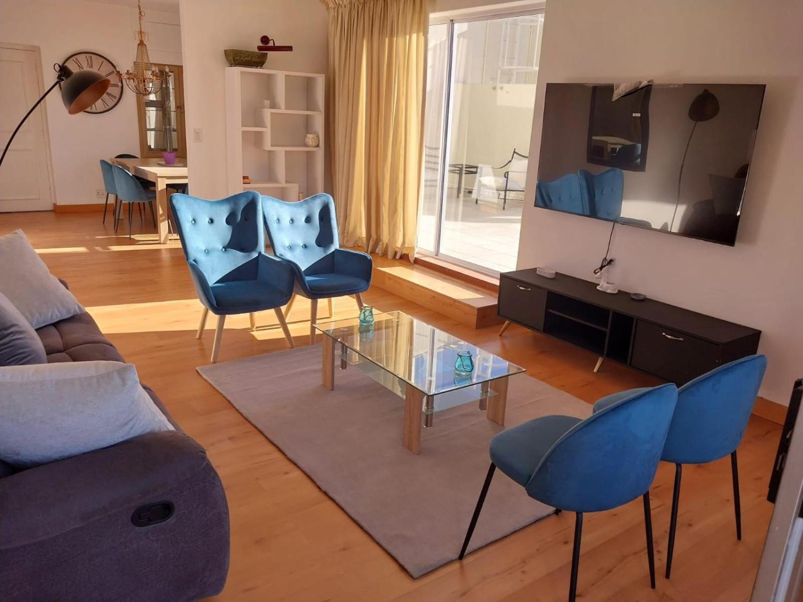 Mo's Penthouse