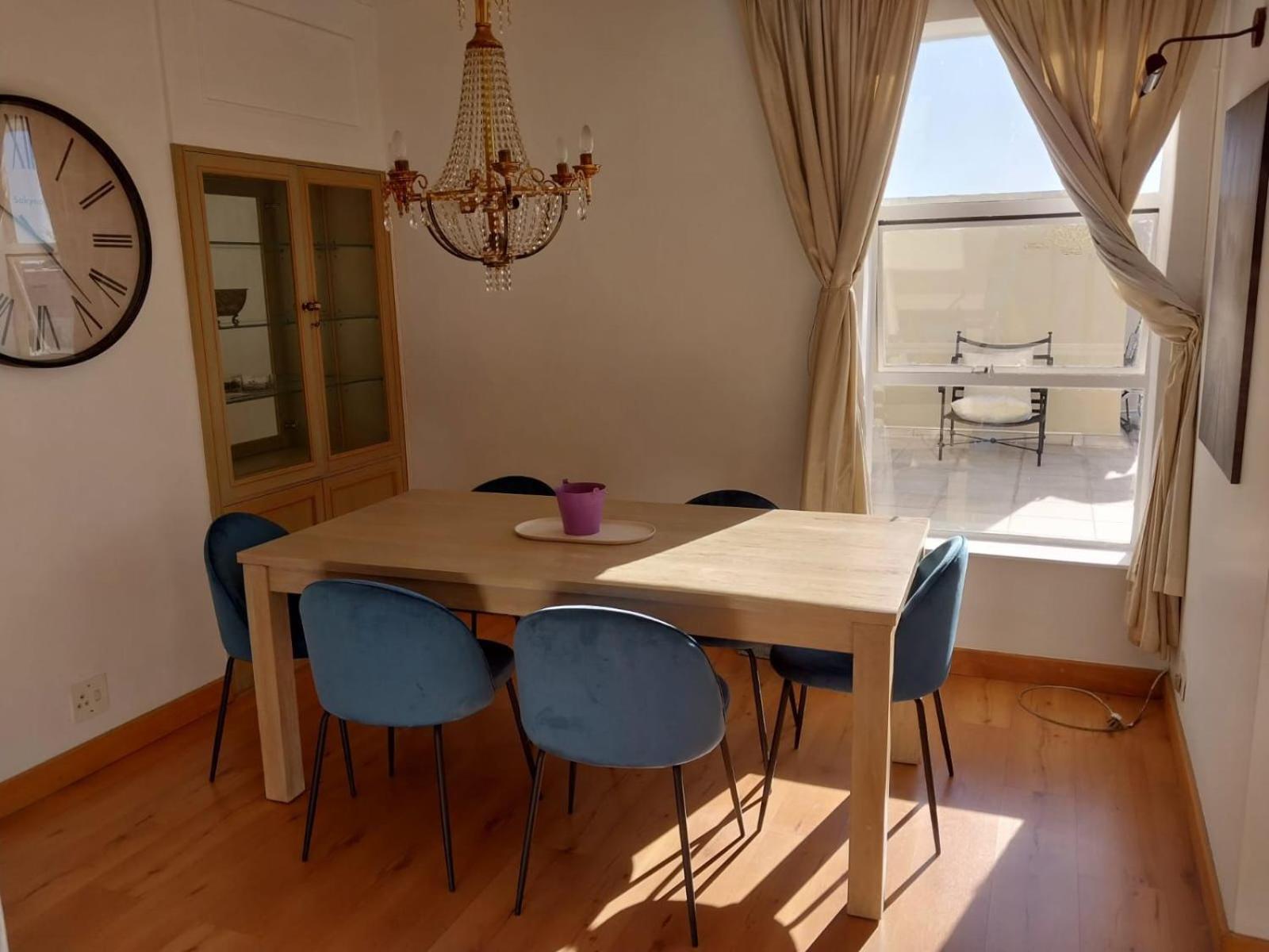 Mo's Penthouse