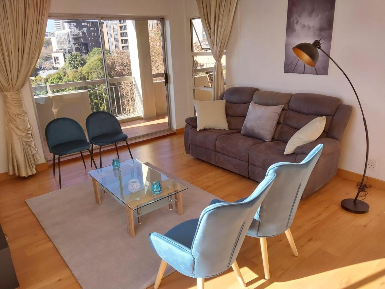Mo's Penthouse