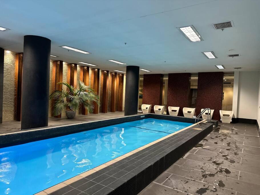 Premium 2-Bedroom Oasis near Yarra River MCEC South Wharf DFO