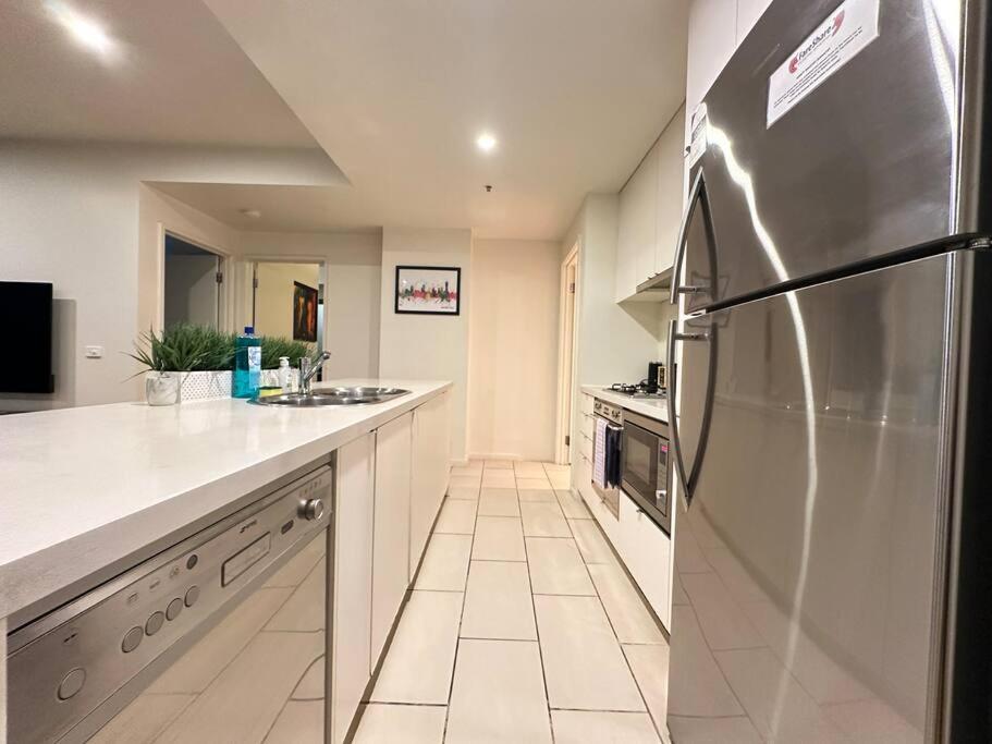 Premium 2-Bedroom Oasis near Yarra River MCEC South Wharf DFO