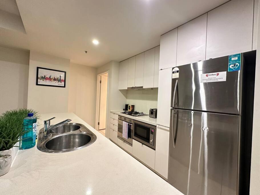 Premium 2-Bedroom Oasis near Yarra River MCEC South Wharf DFO