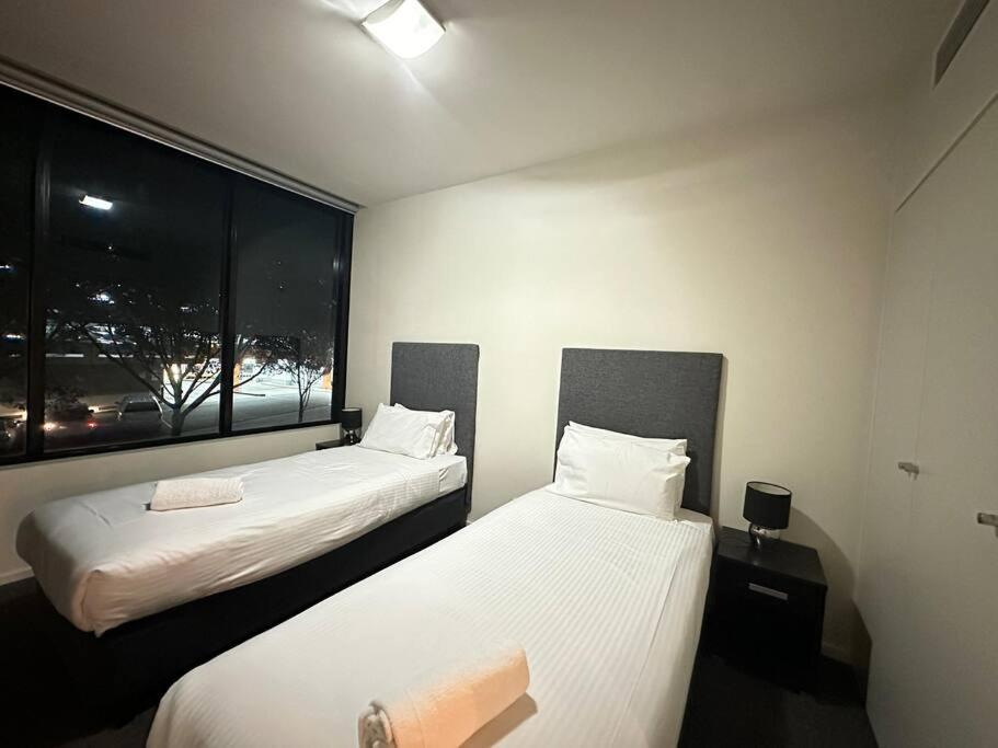 Premium 2-Bedroom Oasis near Yarra River MCEC South Wharf DFO