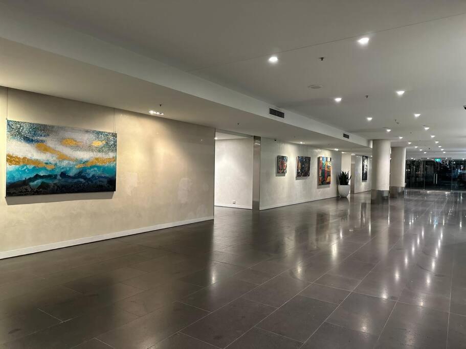Premium 2-Bedroom Oasis near Yarra River MCEC South Wharf DFO