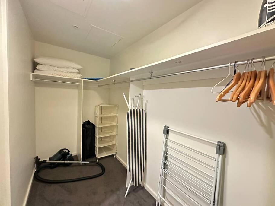 Premium 2-Bedroom Oasis near Yarra River MCEC South Wharf DFO