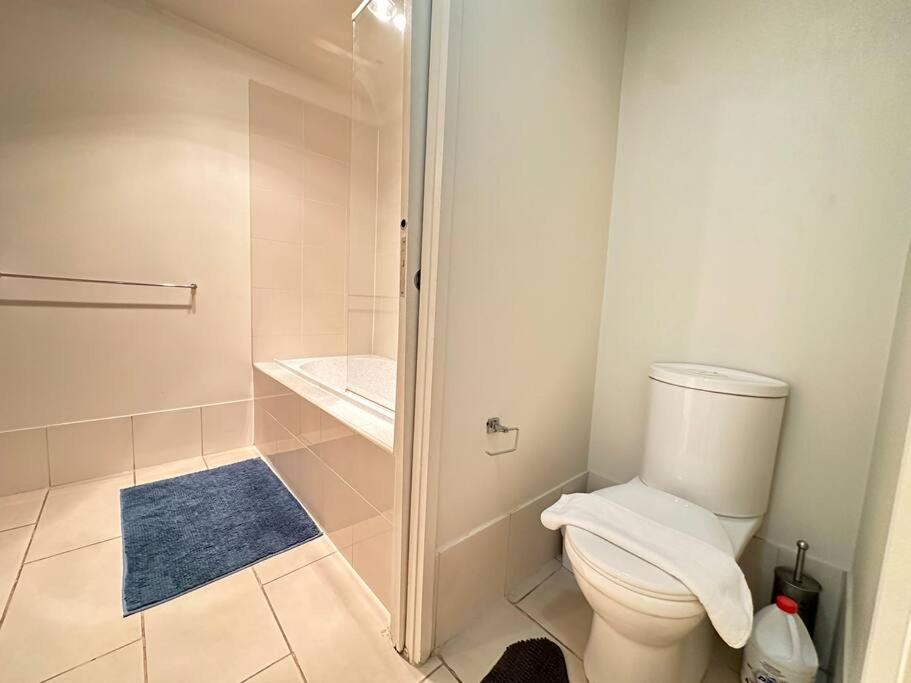 Premium 2-Bedroom Oasis near Yarra River MCEC South Wharf DFO