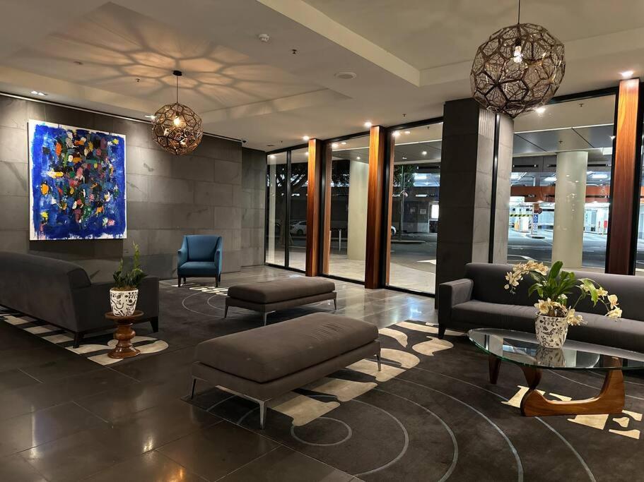 Premium 2-Bedroom Oasis near Yarra River MCEC South Wharf DFO