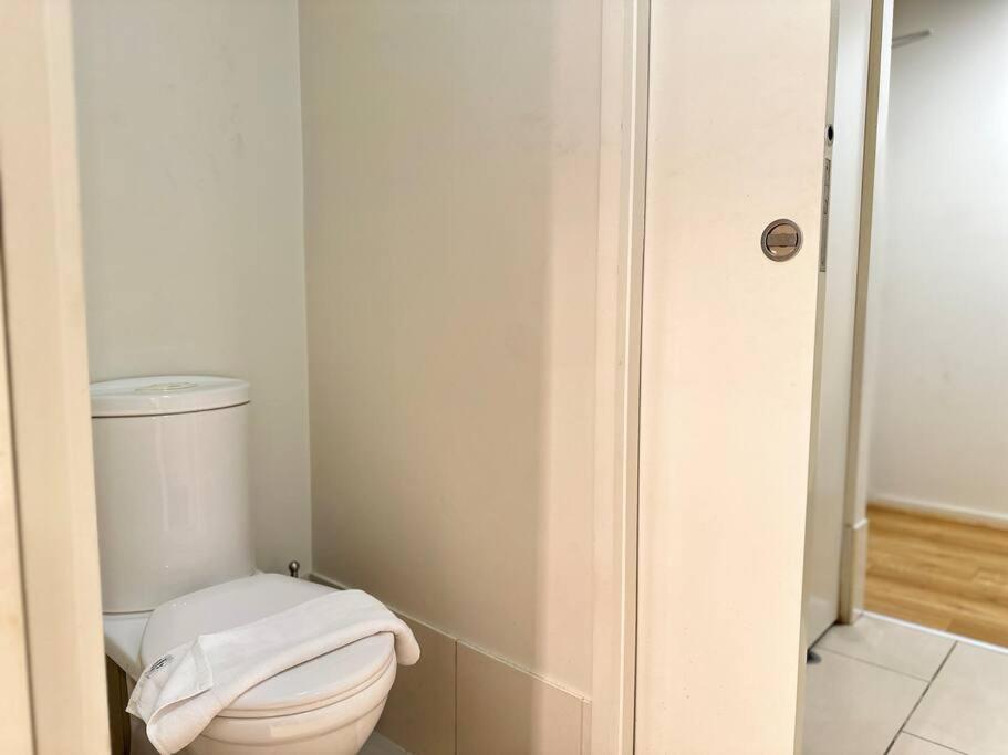 Premium 2-Bedroom Oasis near Yarra River MCEC South Wharf DFO