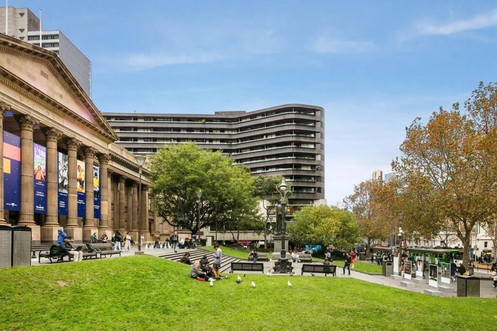 QV Central Oasis Contemporary City Getaway