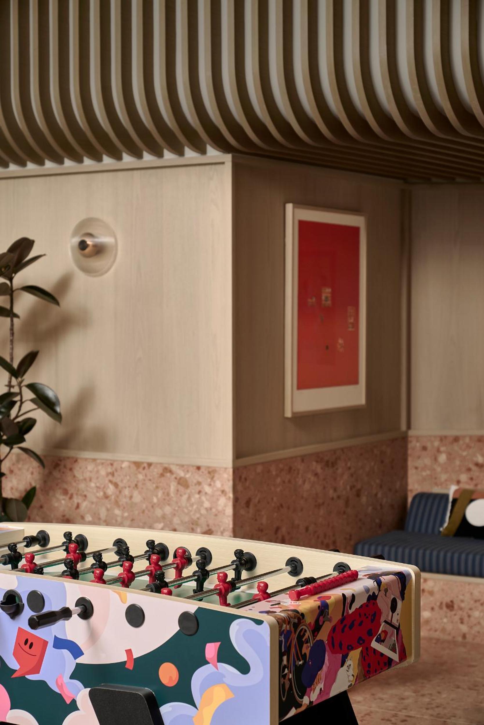 Ying'nFlo, Wesley Admiralty, Hong Kong
