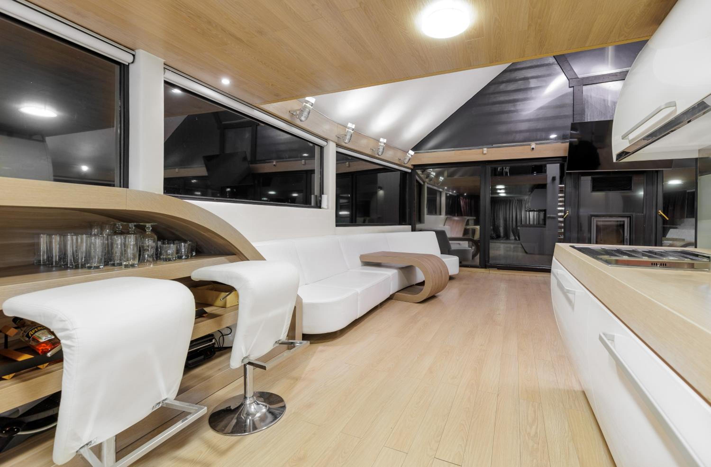 Unique Boat Shaped House at Lakefront #instaWORTH view 3