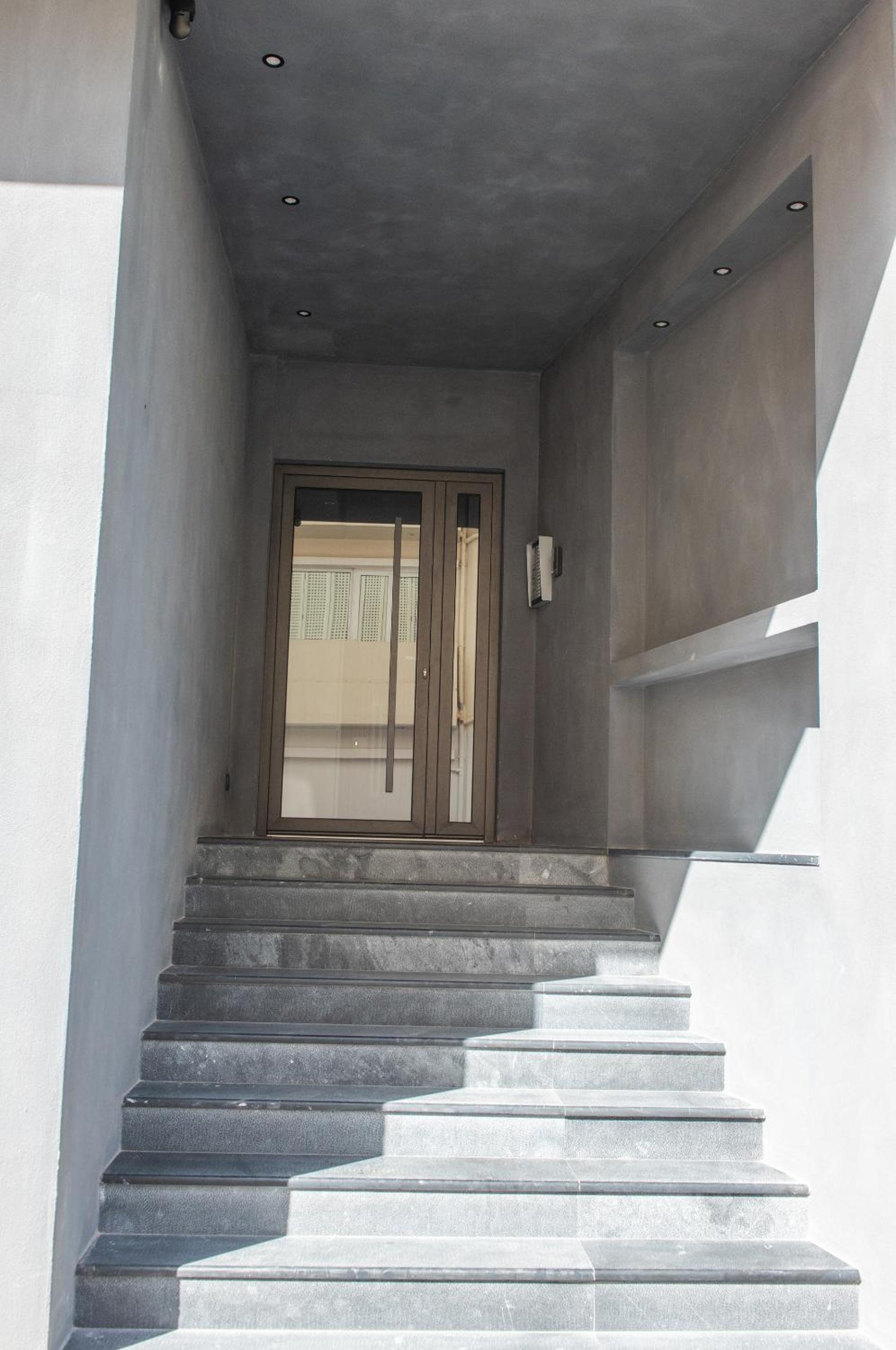 Oikos luxury central apartment