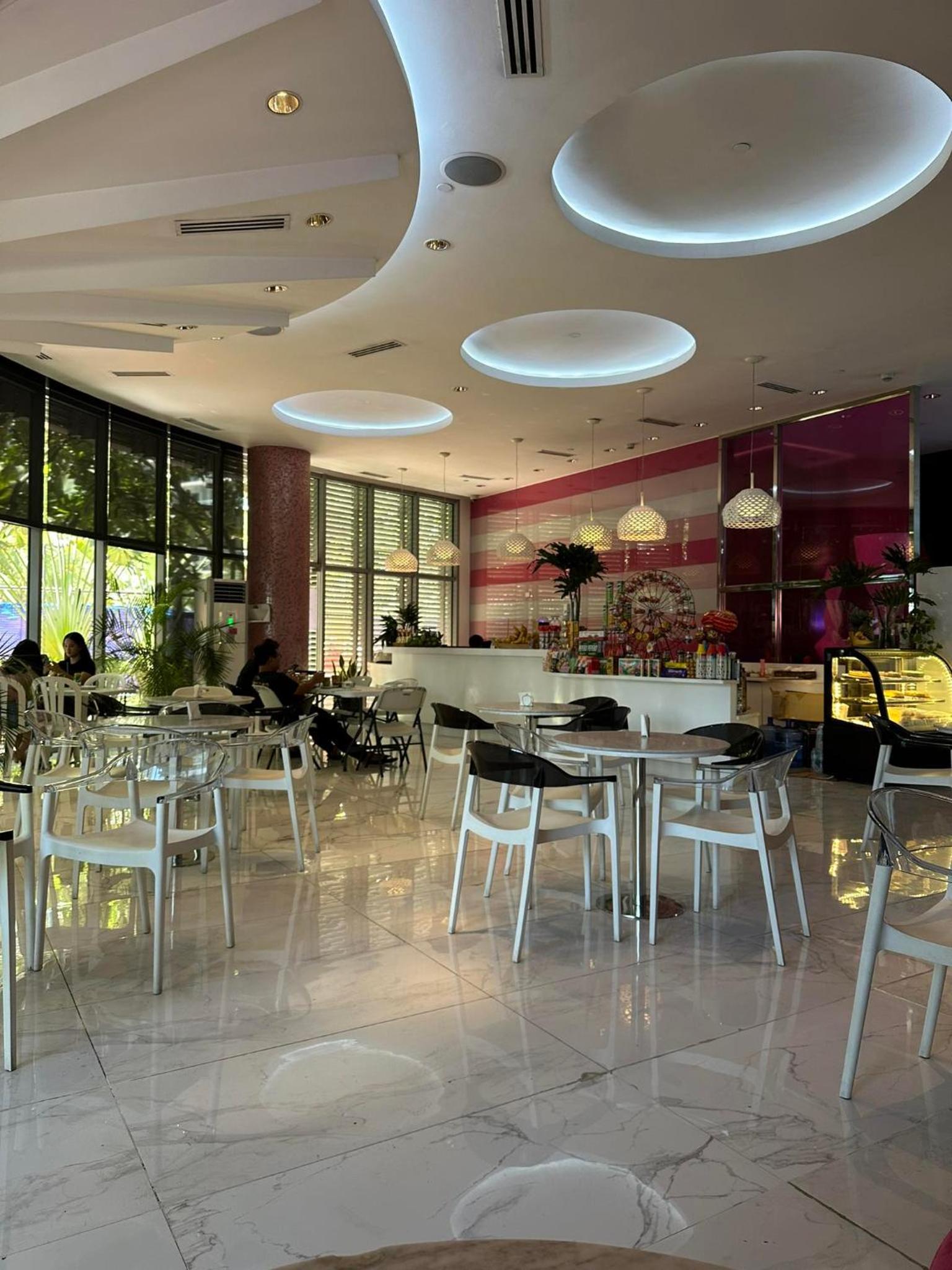 Azure Urban Resort - Modern Gaming staycation