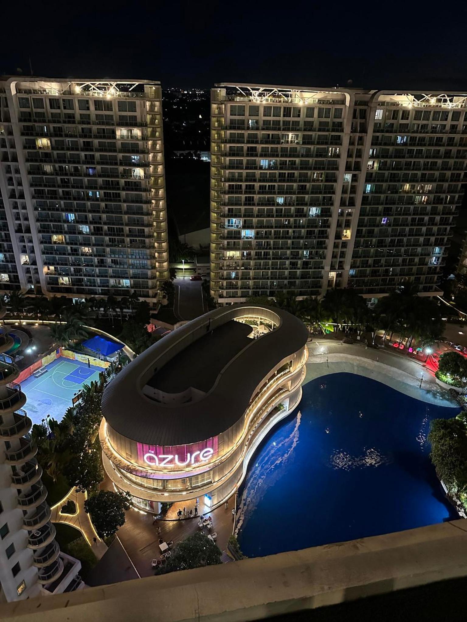 Azure Urban Resort - Modern Gaming staycation