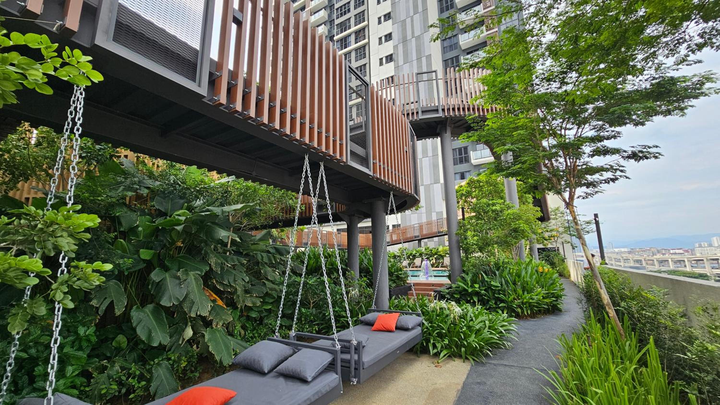 New Trion 2 KL City 5Pax Free shutter bus to MRT LRT