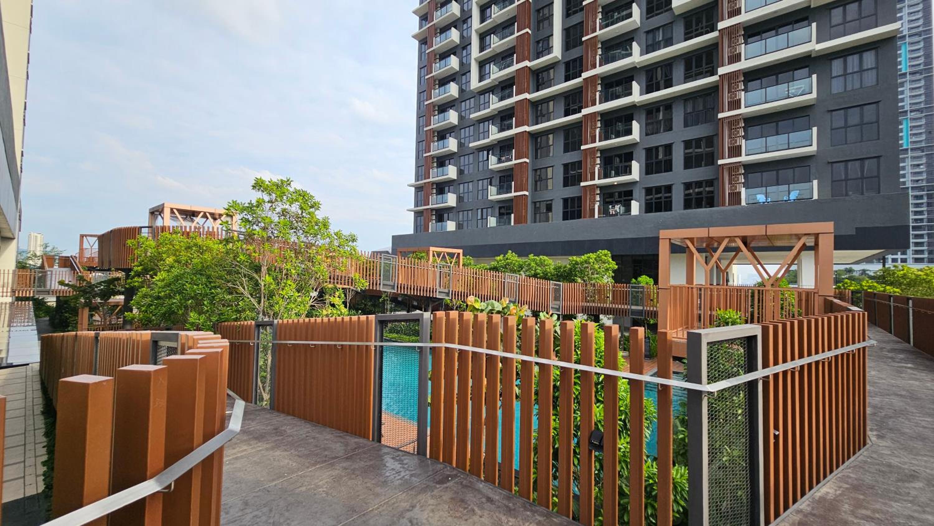 New Trion 2 KL City 5Pax Free shutter bus to MRT LRT