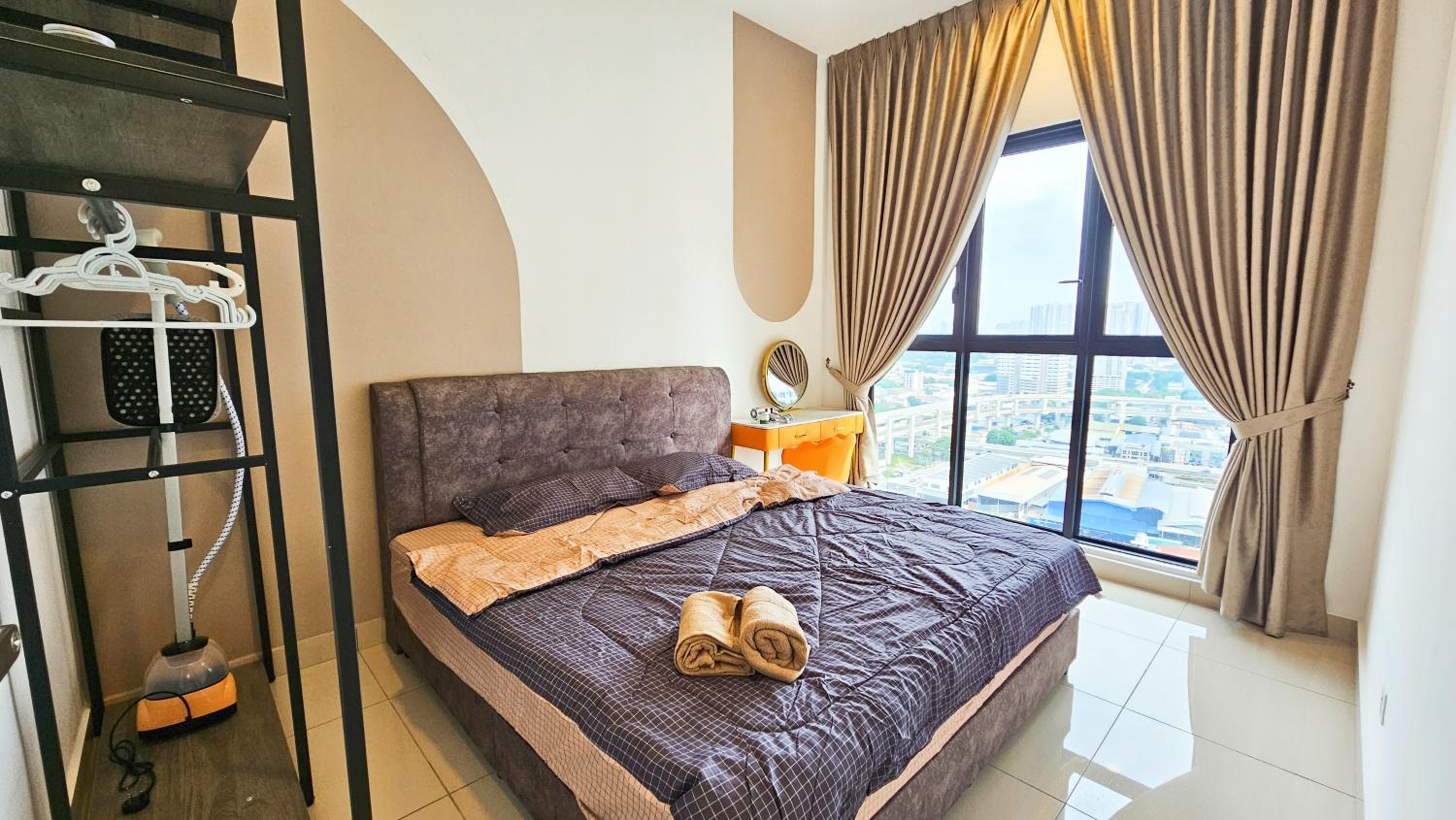 New Trion 2 KL City 5Pax Free shutter bus to MRT LRT