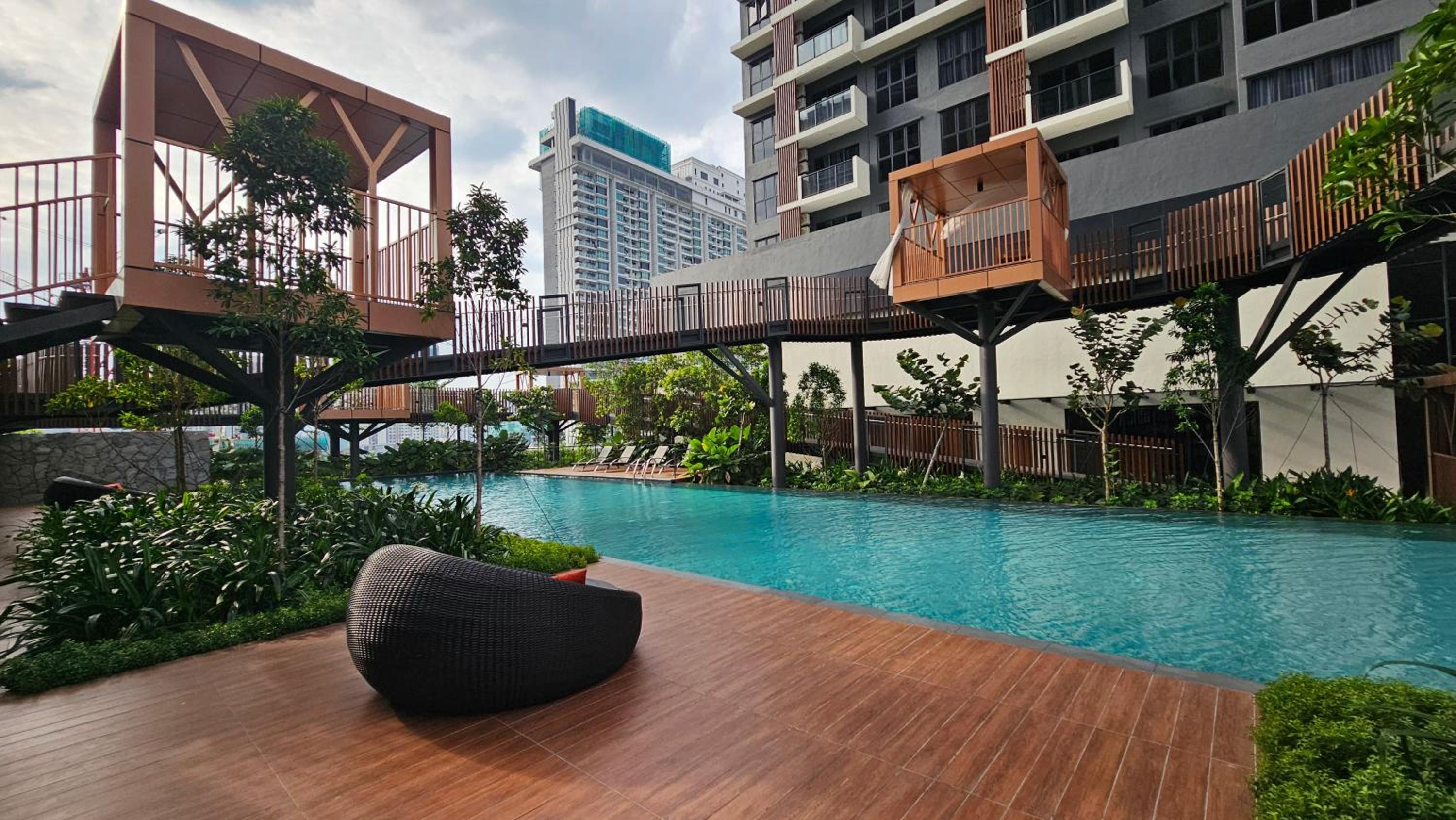 New Trion 2 KL City 5Pax Free shutter bus to MRT LRT
