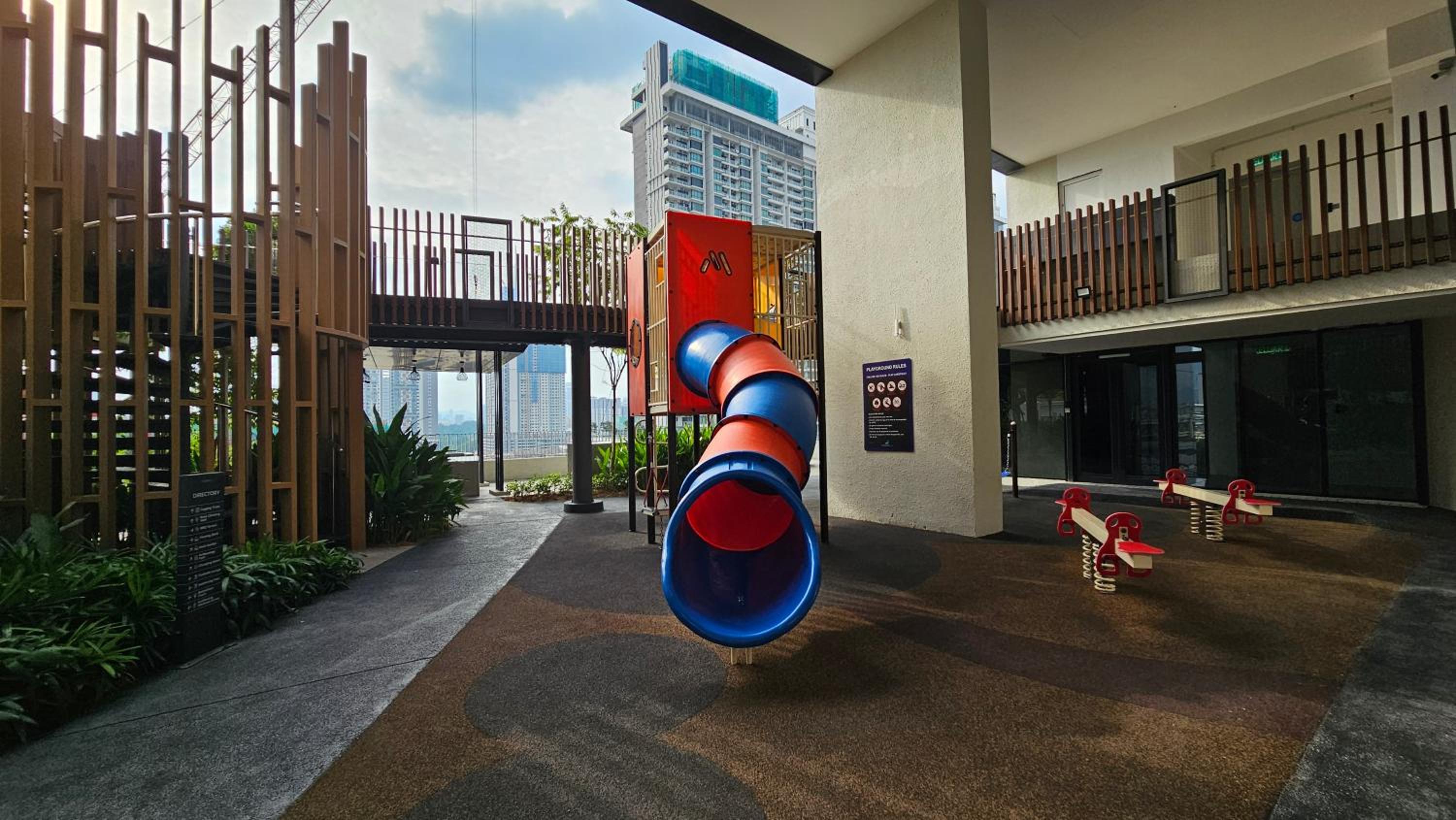 New Trion 2 KL City 5Pax Free shutter bus to MRT LRT