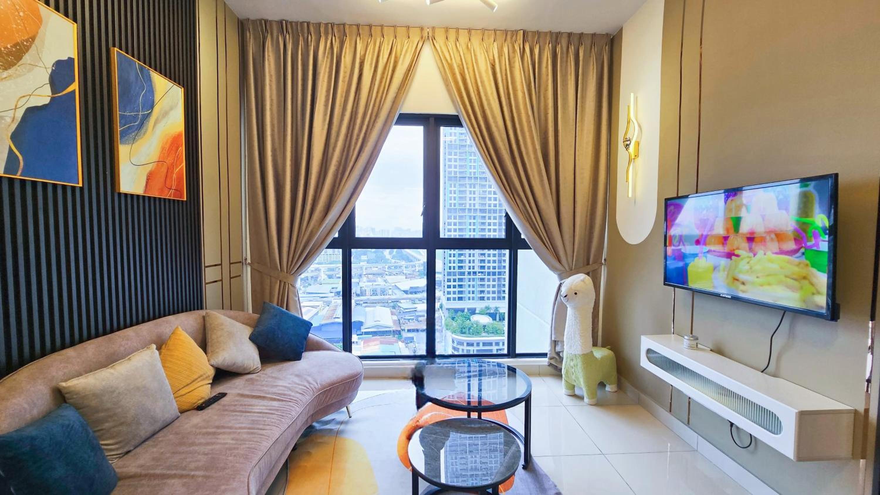 New Trion 2 KL City 5Pax Free shutter bus to MRT LRT