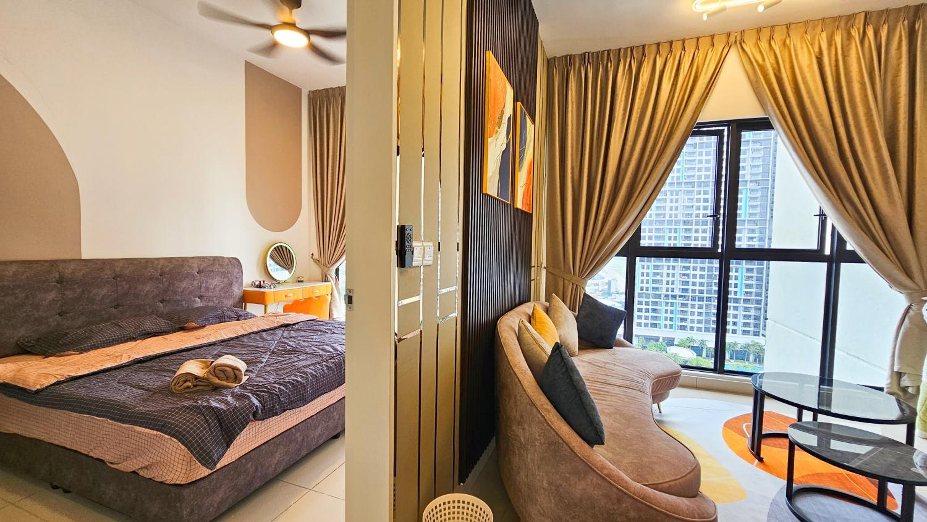 New Trion 2 KL City 5Pax Free shutter bus to MRT LRT