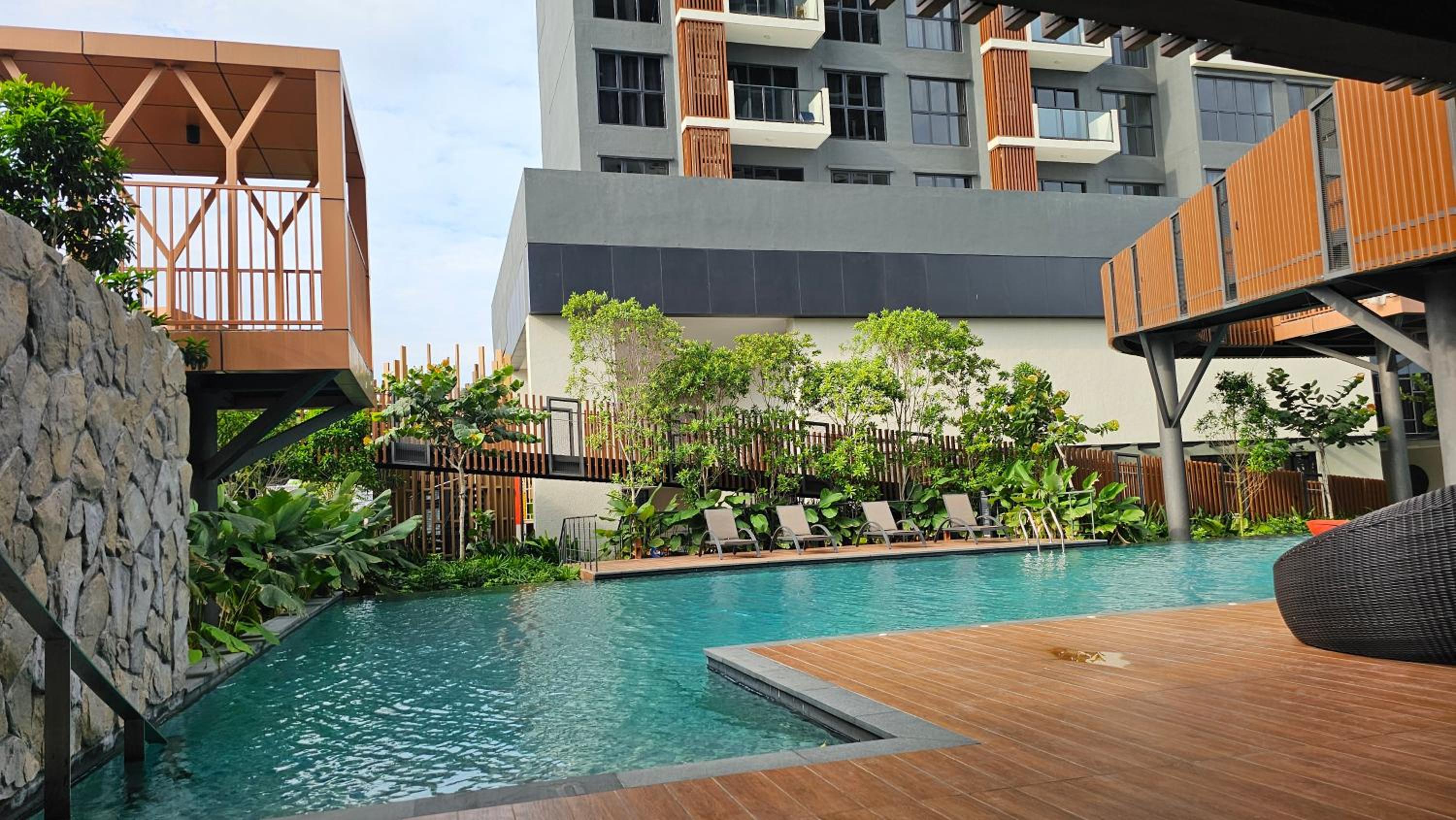 New Trion 2 KL City 5Pax Free shutter bus to MRT LRT