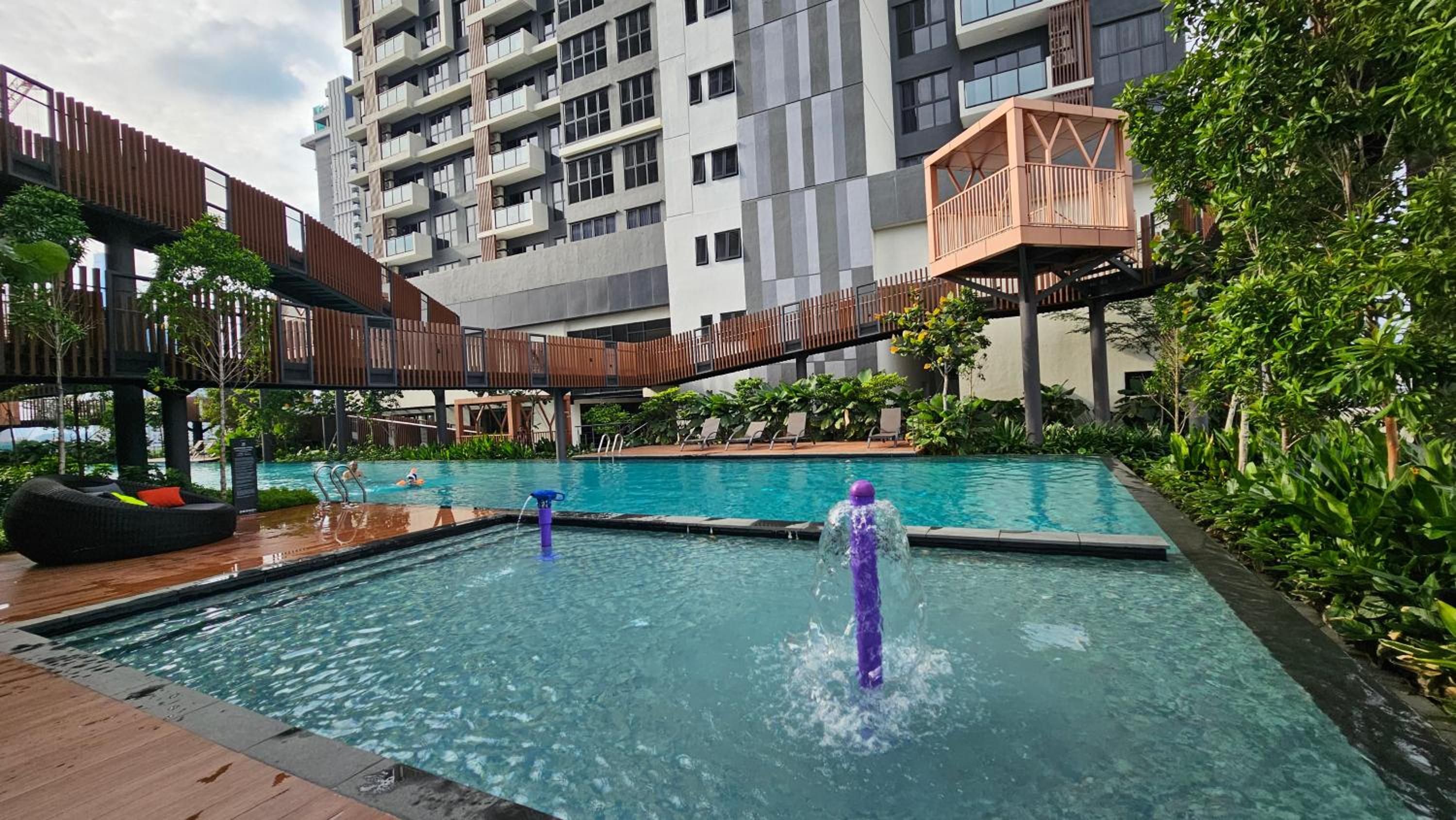 New Trion 2 KL City 5Pax Free shutter bus to MRT LRT