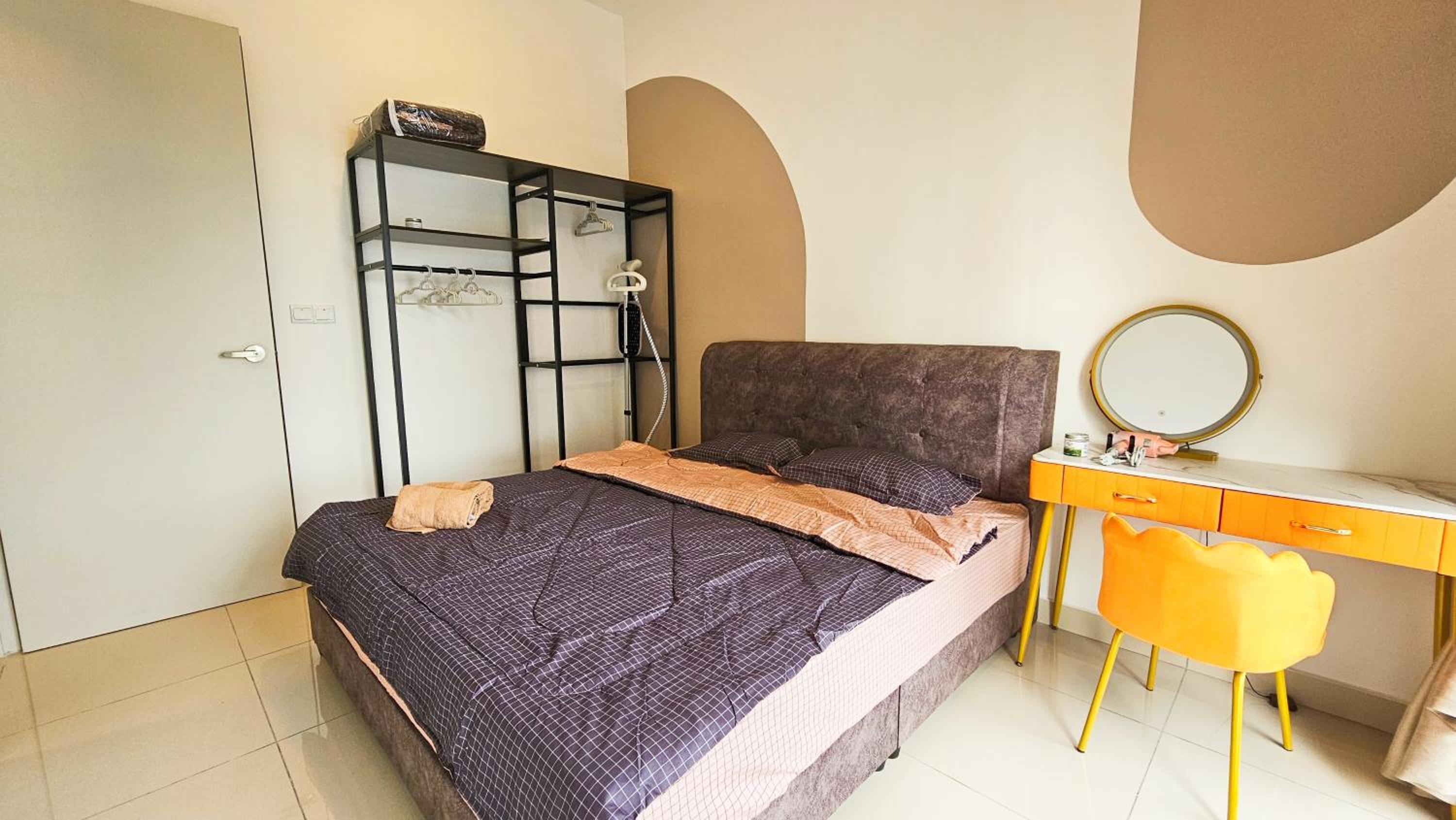 New Trion 2 KL City 5Pax Free shutter bus to MRT LRT