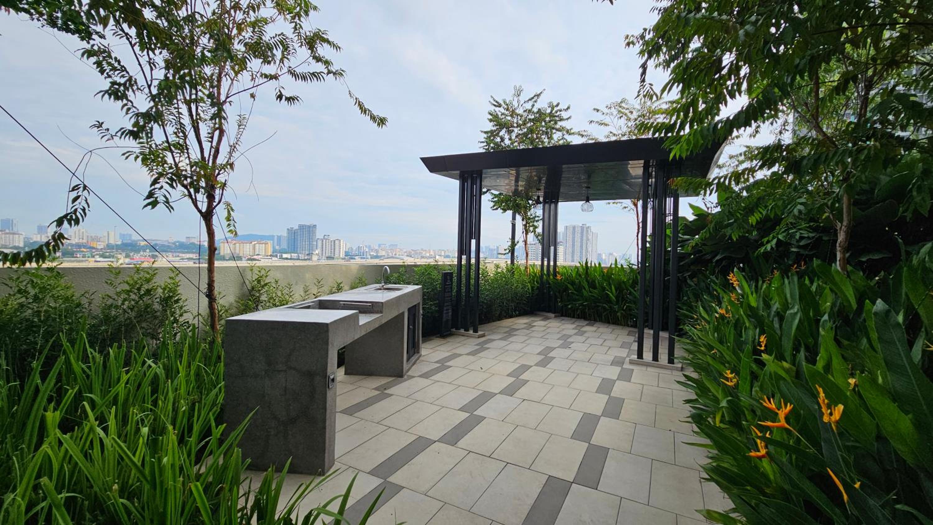 New Trion 2 KL City 5Pax Free shutter bus to MRT LRT