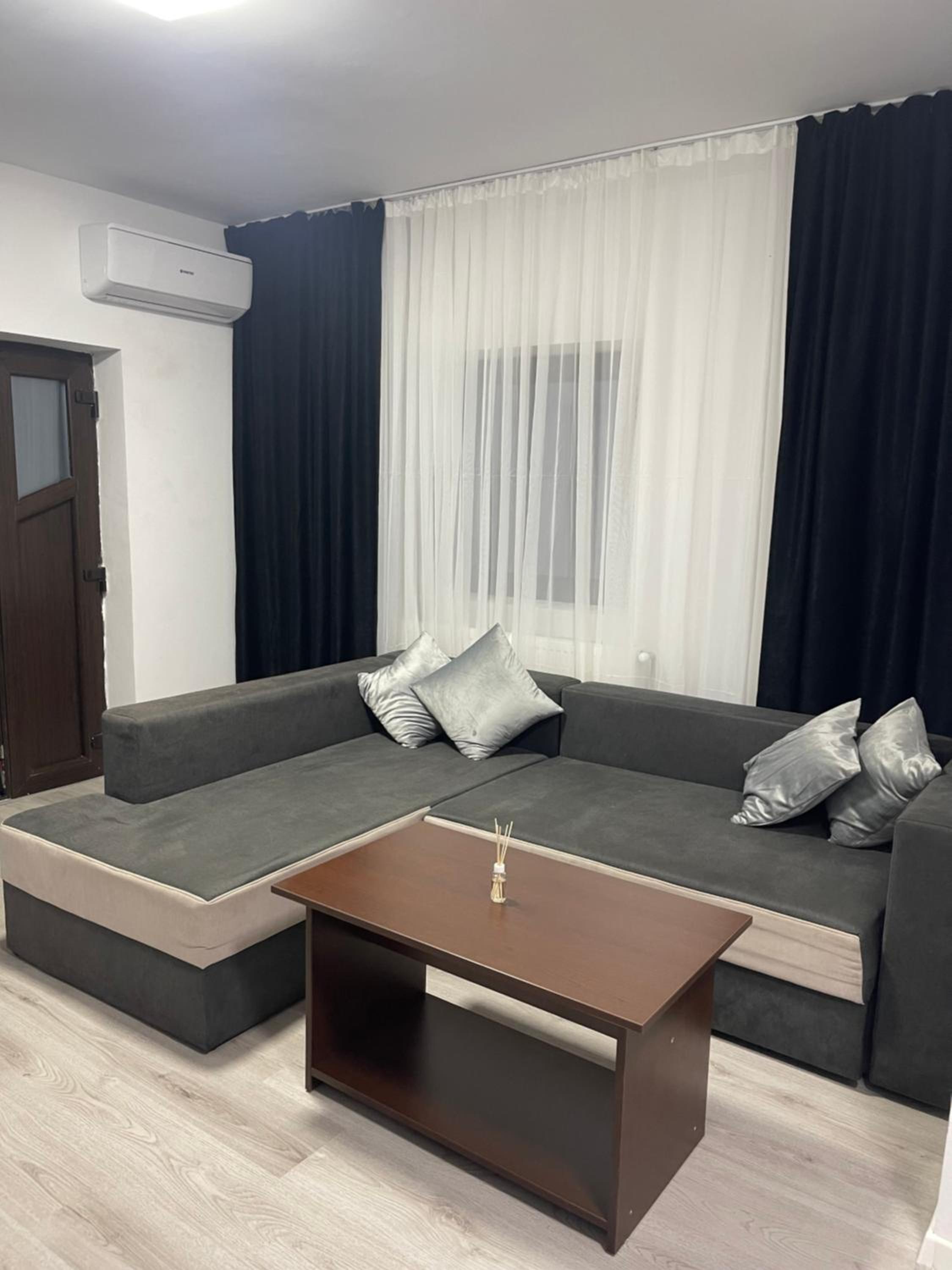 Alexander Home
