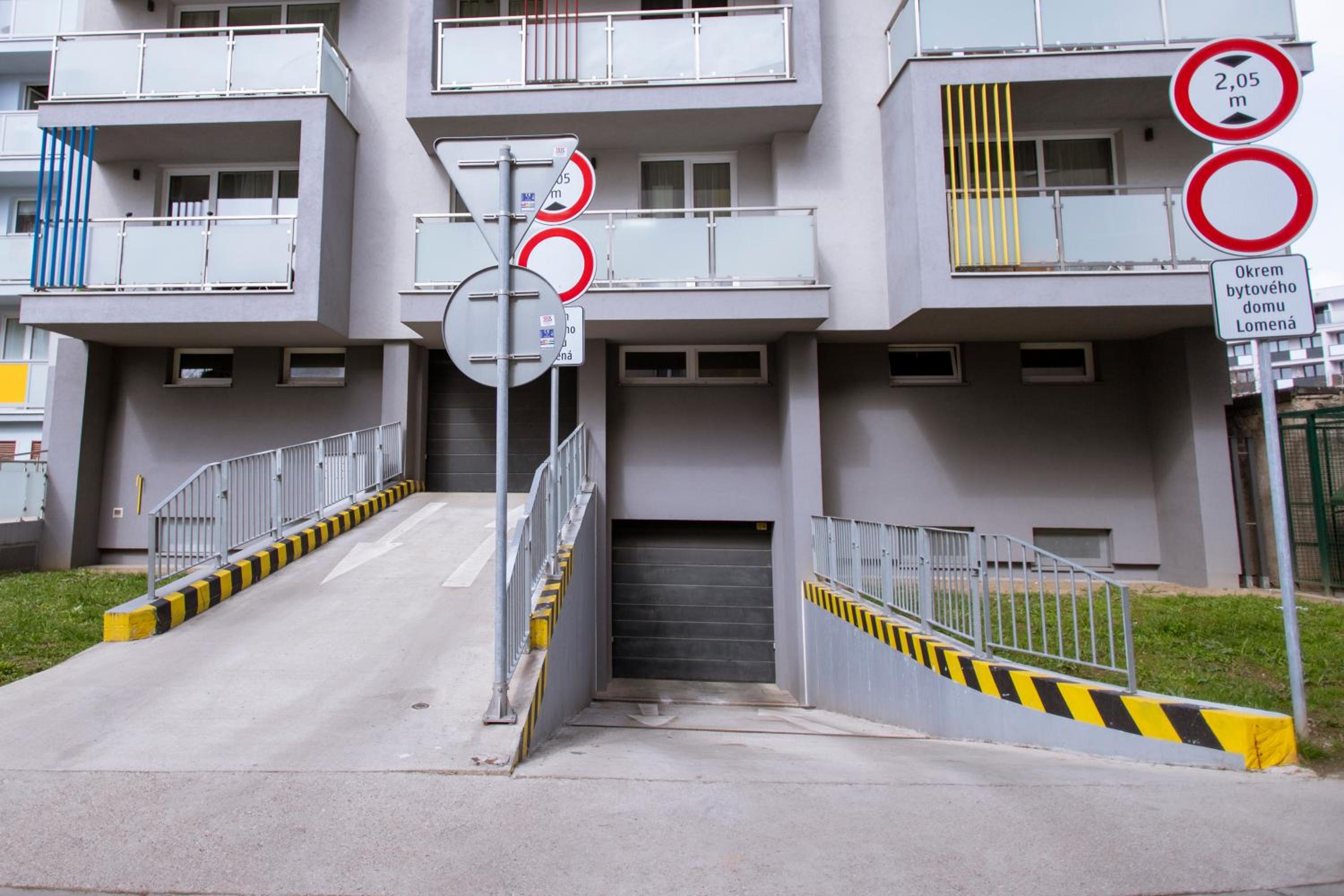 Loomená Apartments - Free Garage