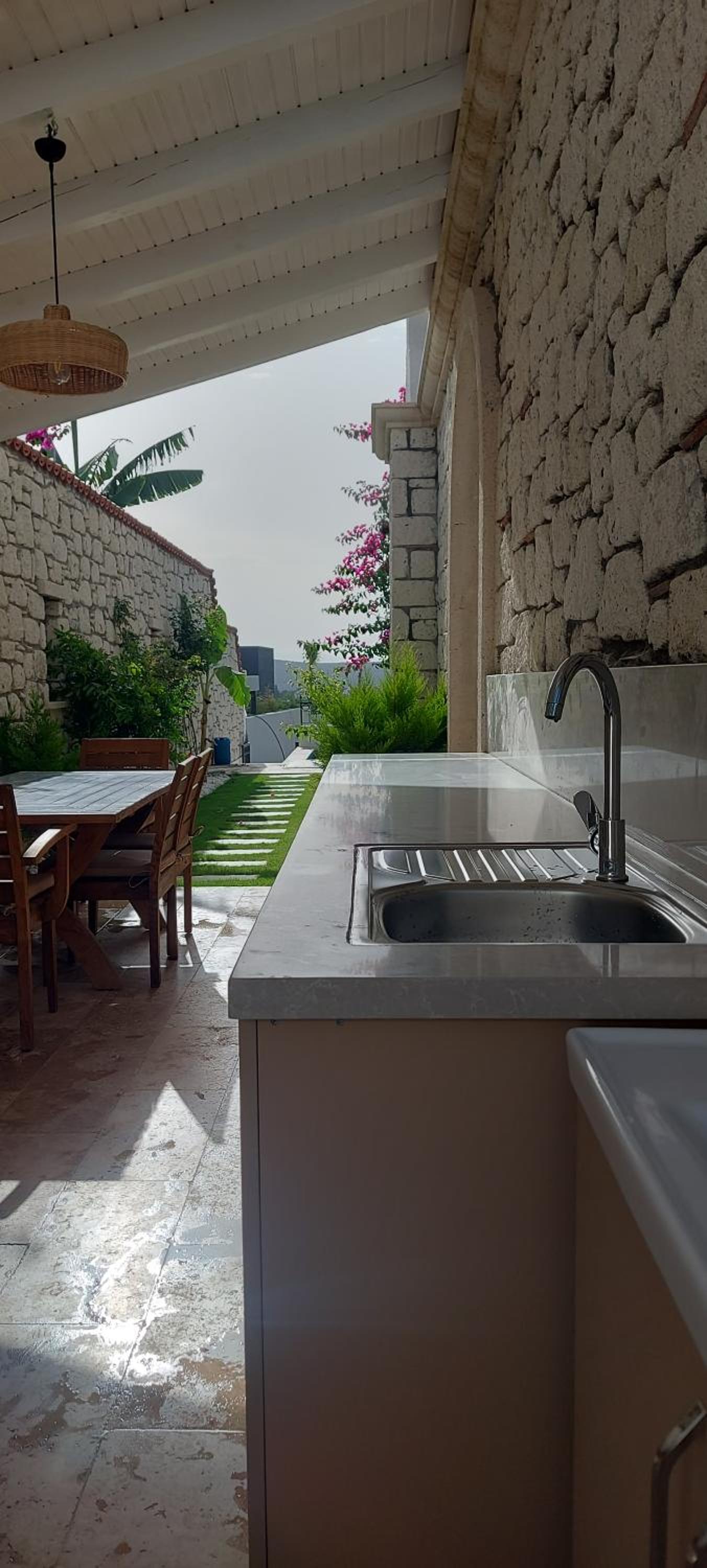 Havuzlu taş villa 2 view 2