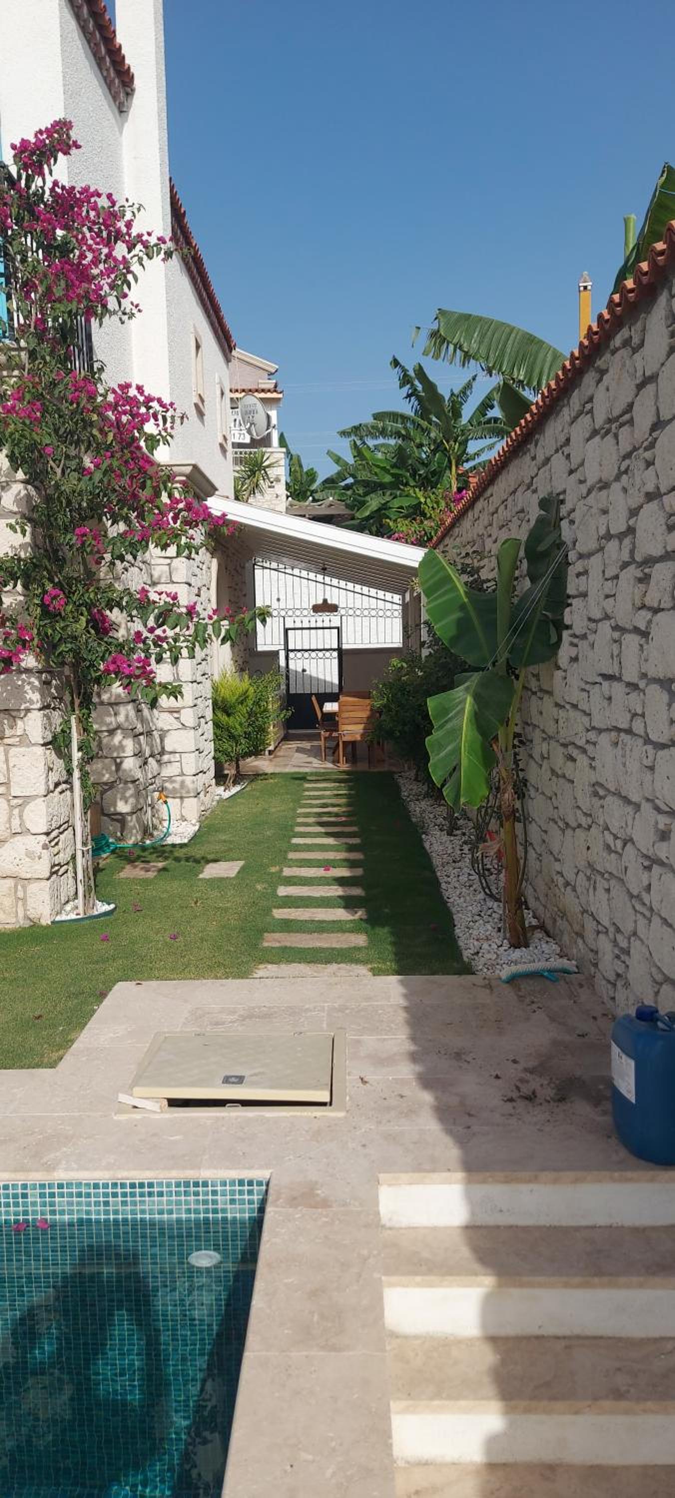 Havuzlu taş villa 2 view 5