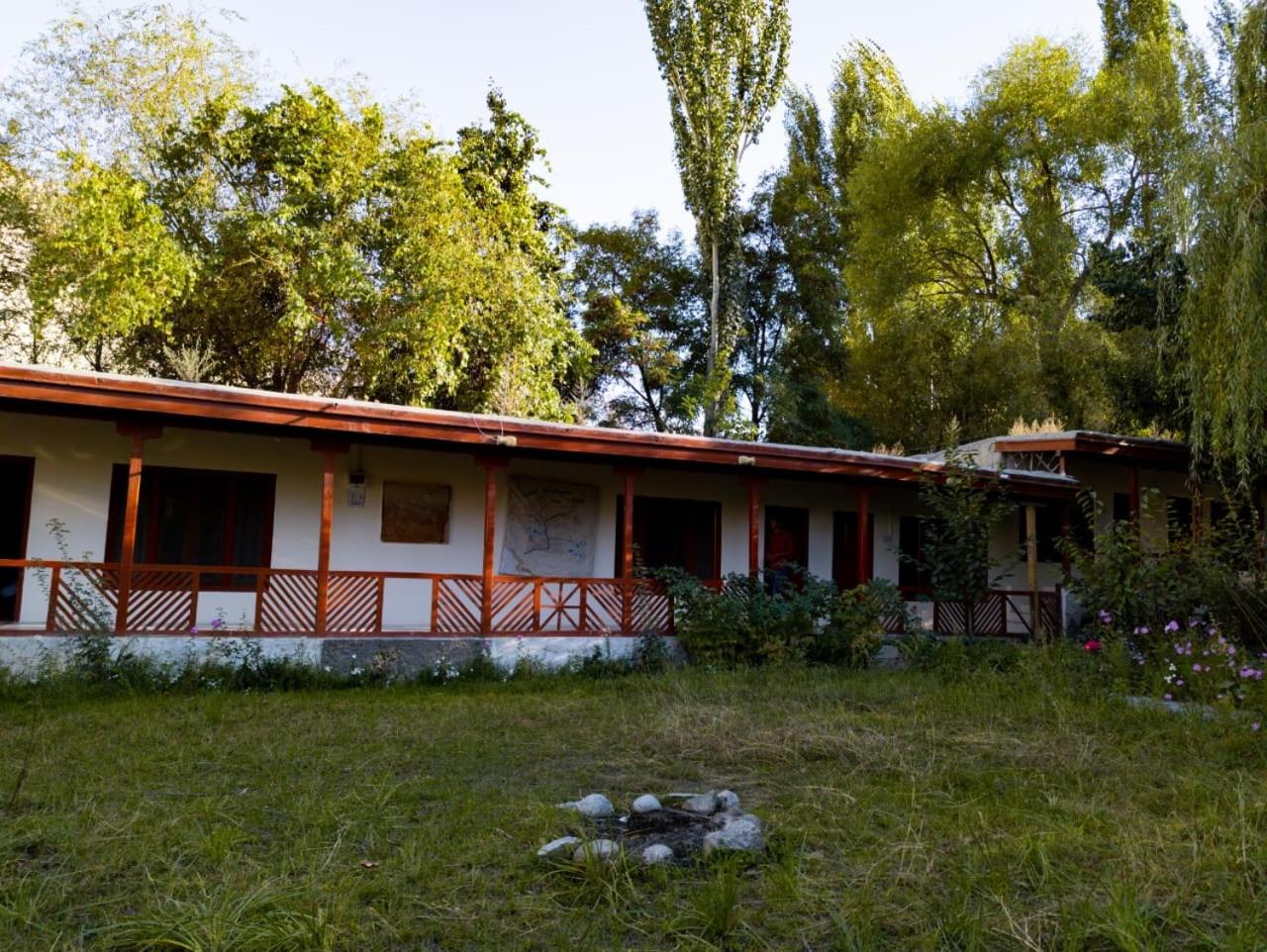 Hunza Marcopolo Inn Gulmit view 5