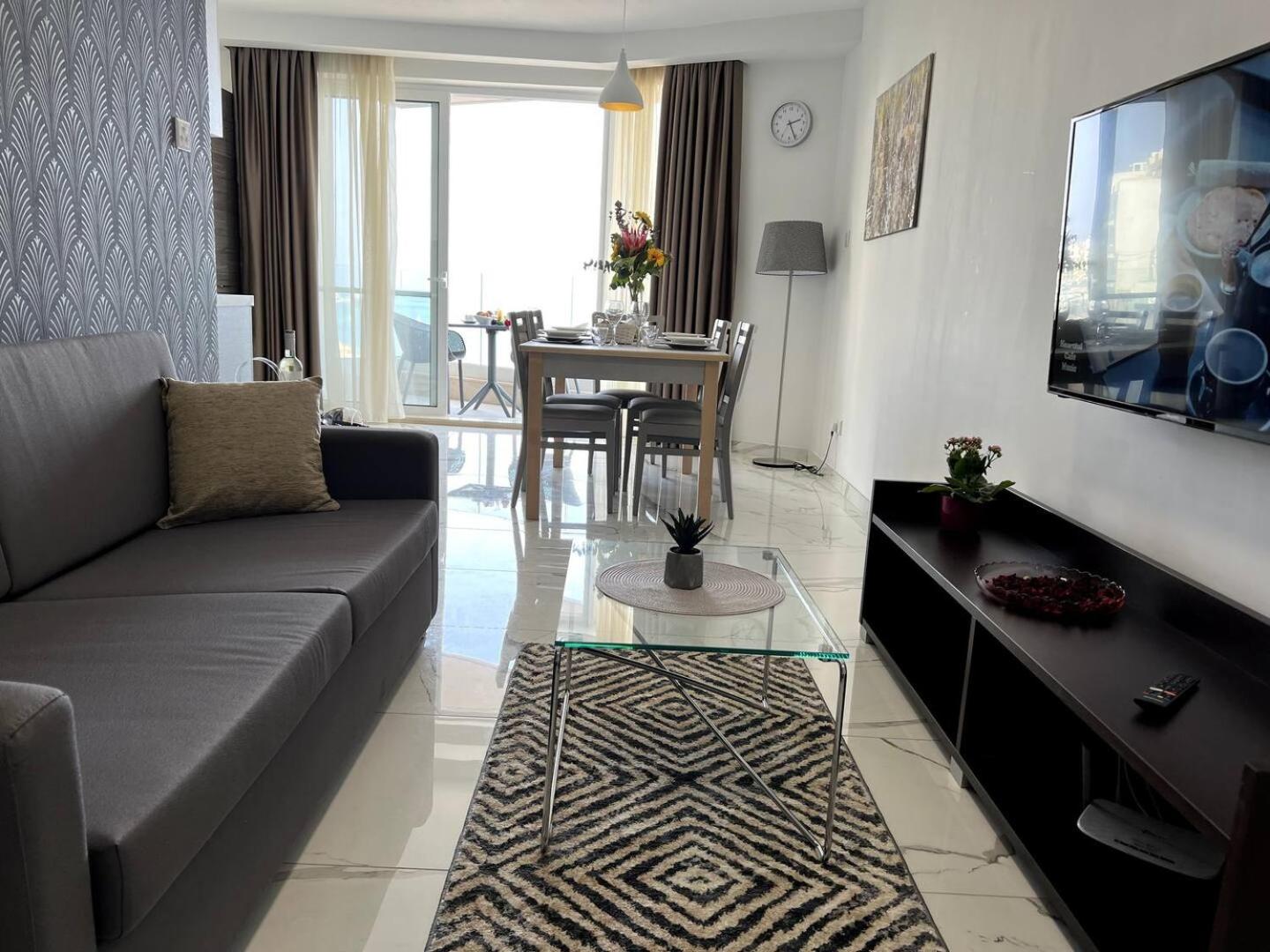 Lovely 2BED seafront-xemxija -FL3 by Homely photo 4