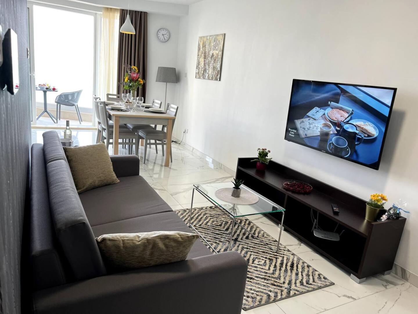 Lovely 2BED seafront-xemxija -FL3 by Homely photo 5