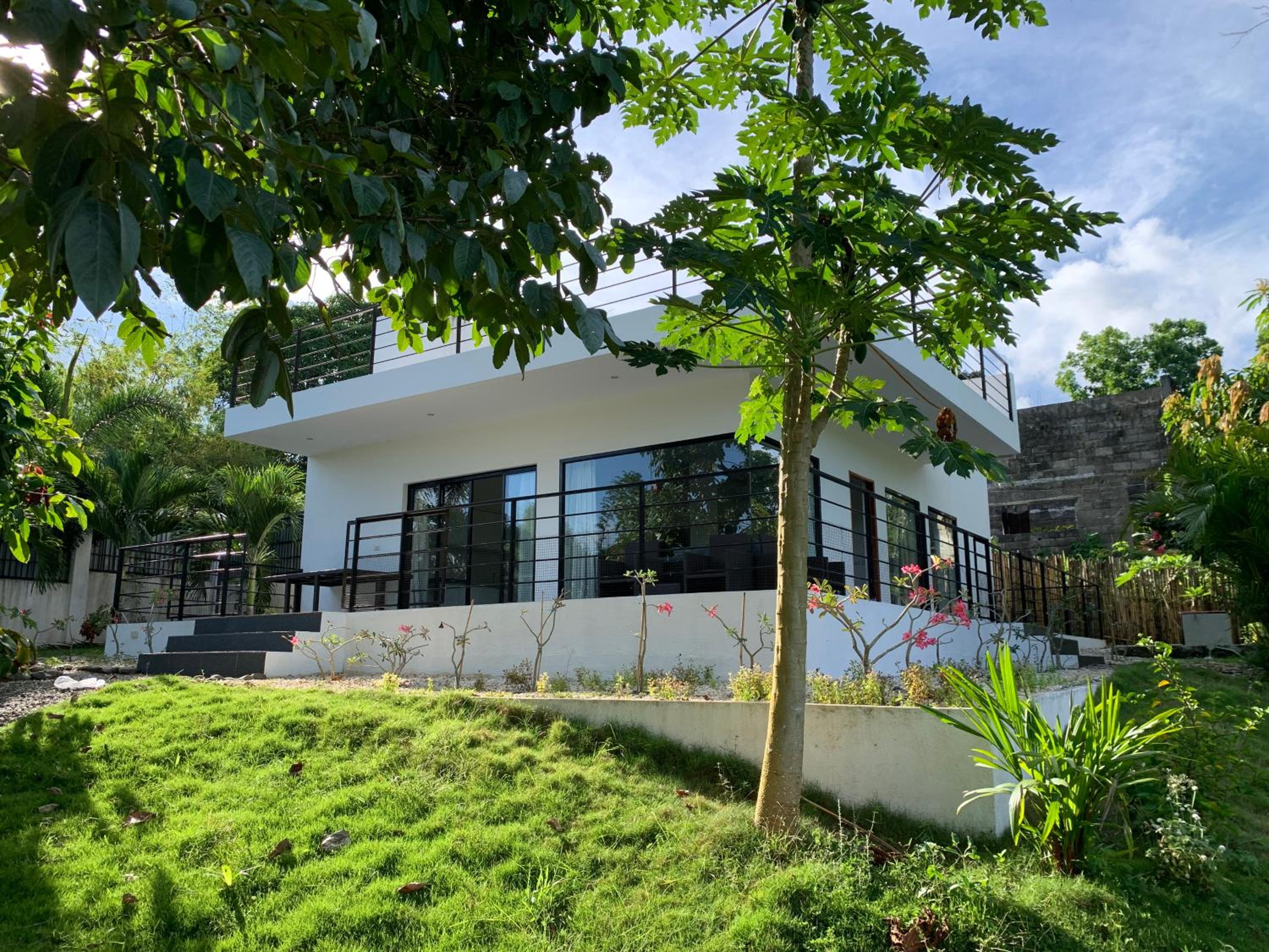 Designer Villa "Sunset Hills" with Pool