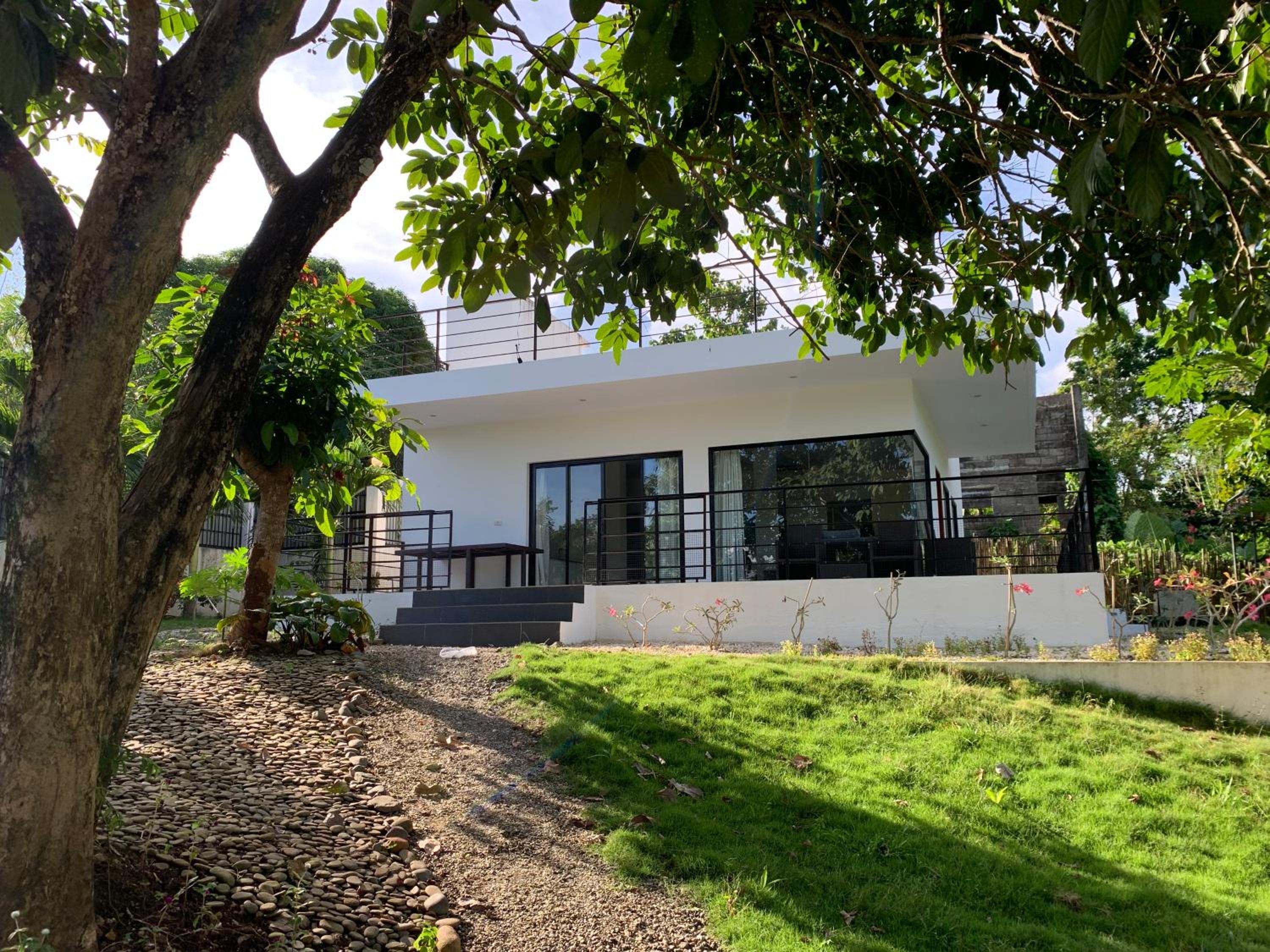 Designer Villa "Sunset Hills" with Pool