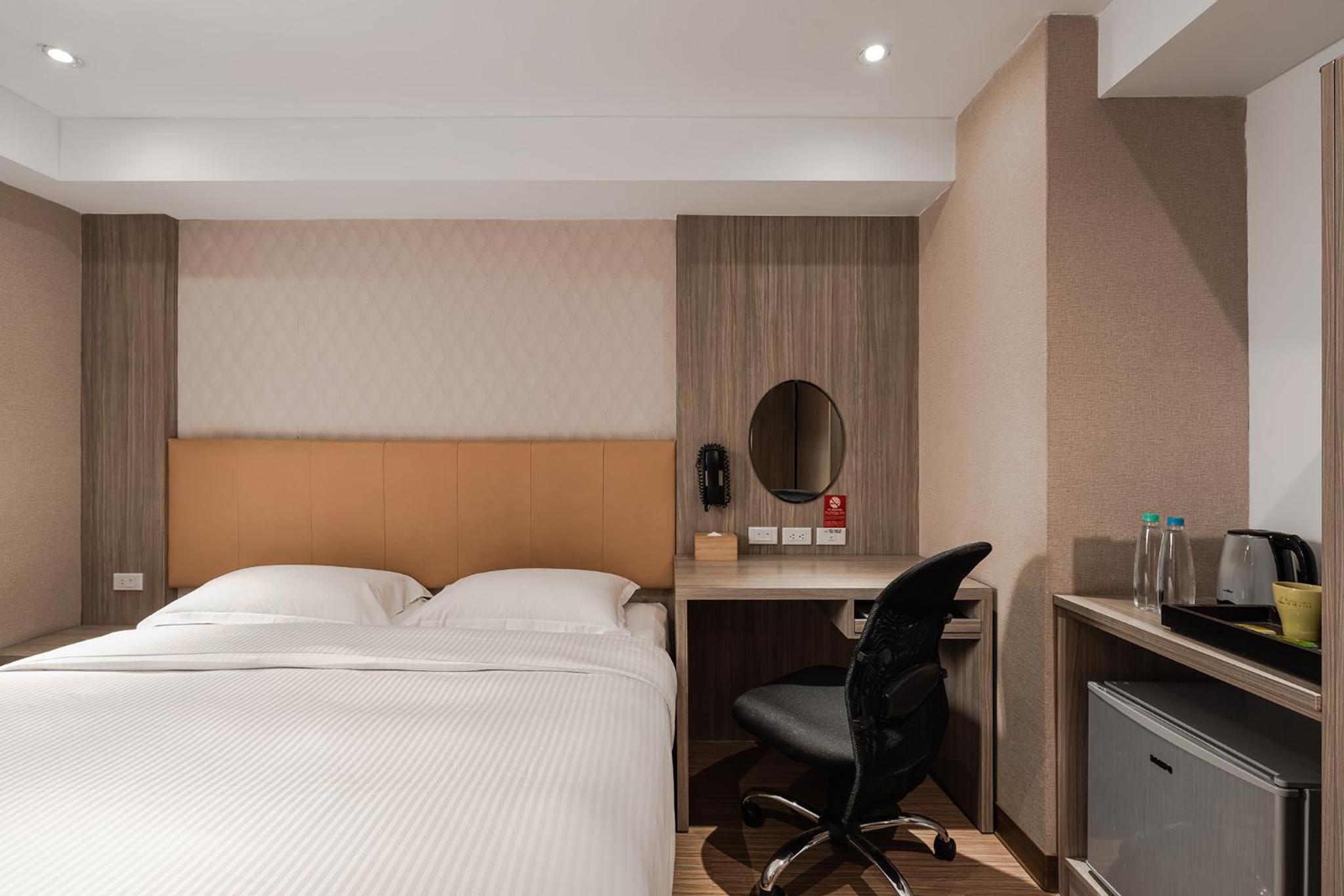 The Riverside Hotel International