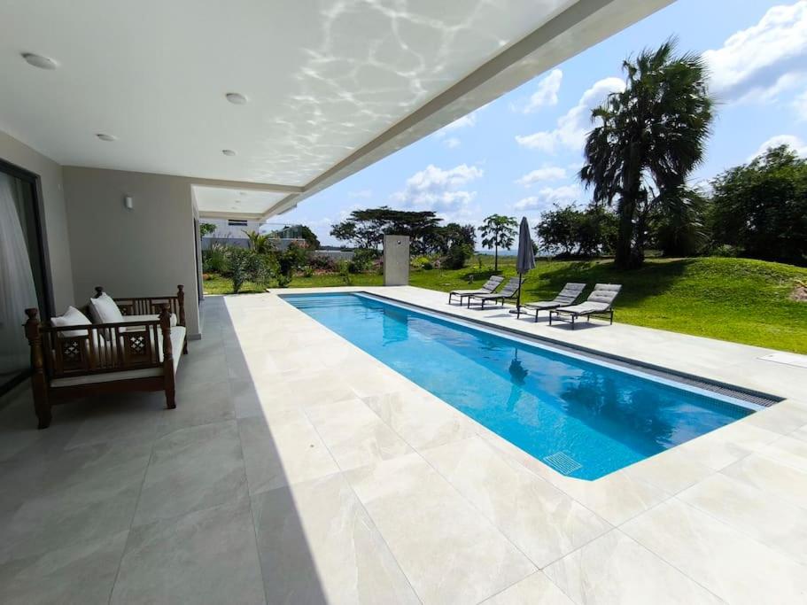 Luxurious 5-bed villa in Vipingo Ridge view 4