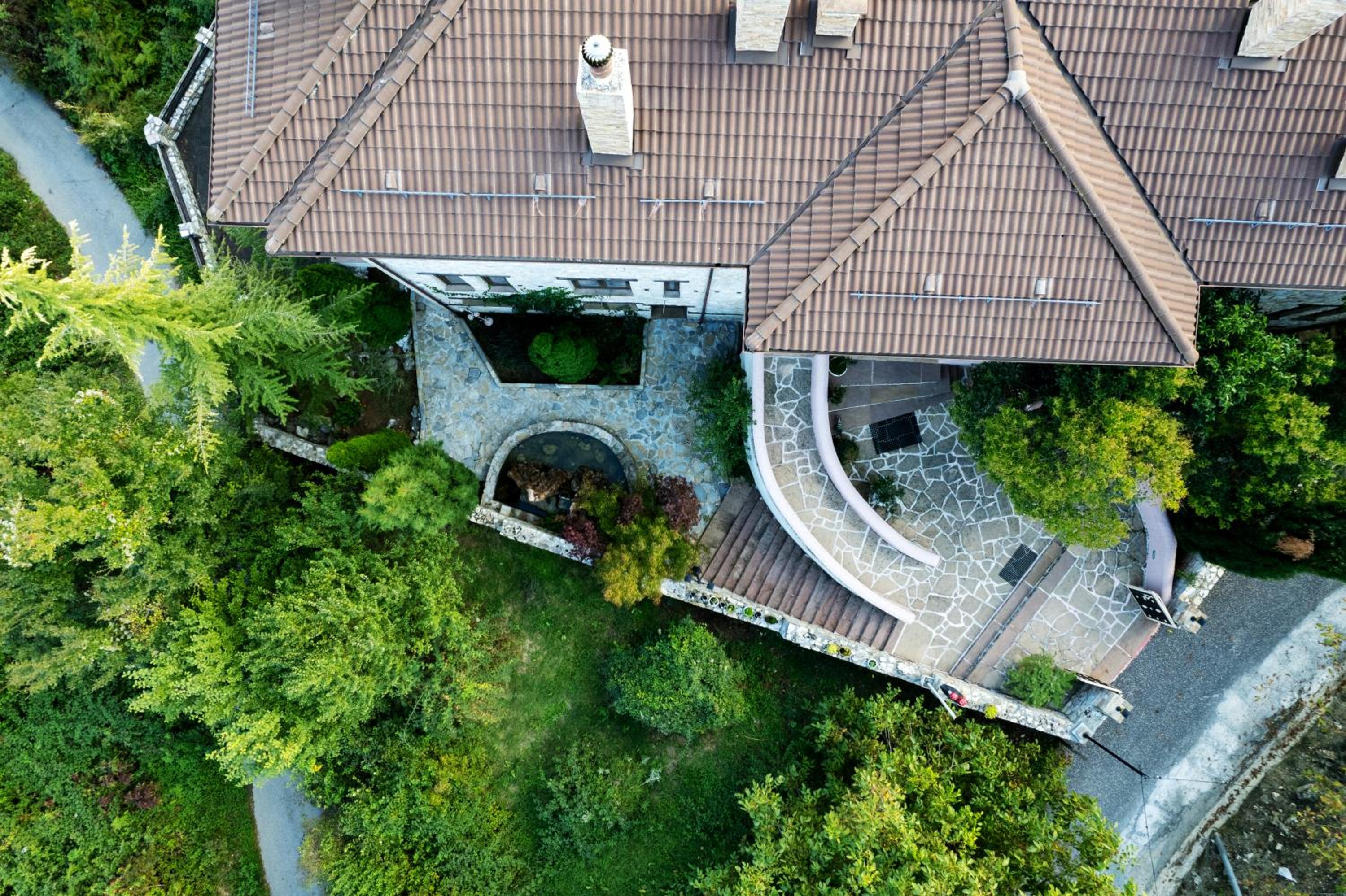 Alseides, The Home Experience