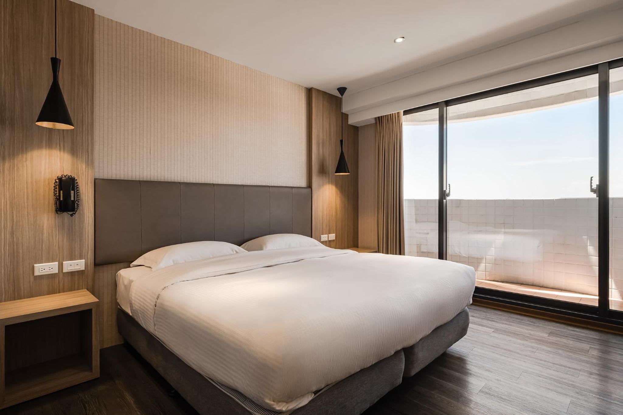 The Riverside Hotel International