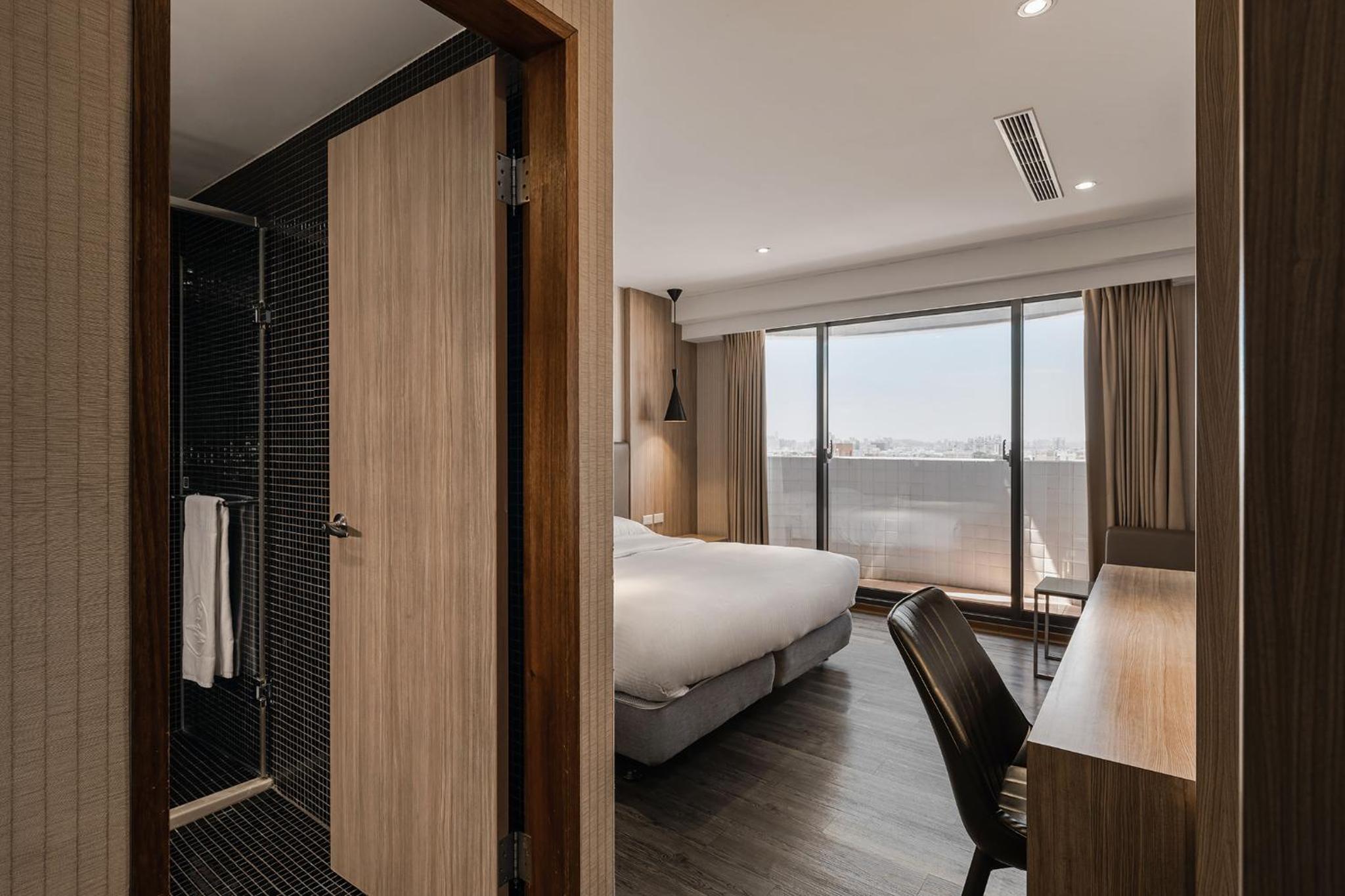 The Riverside Hotel International