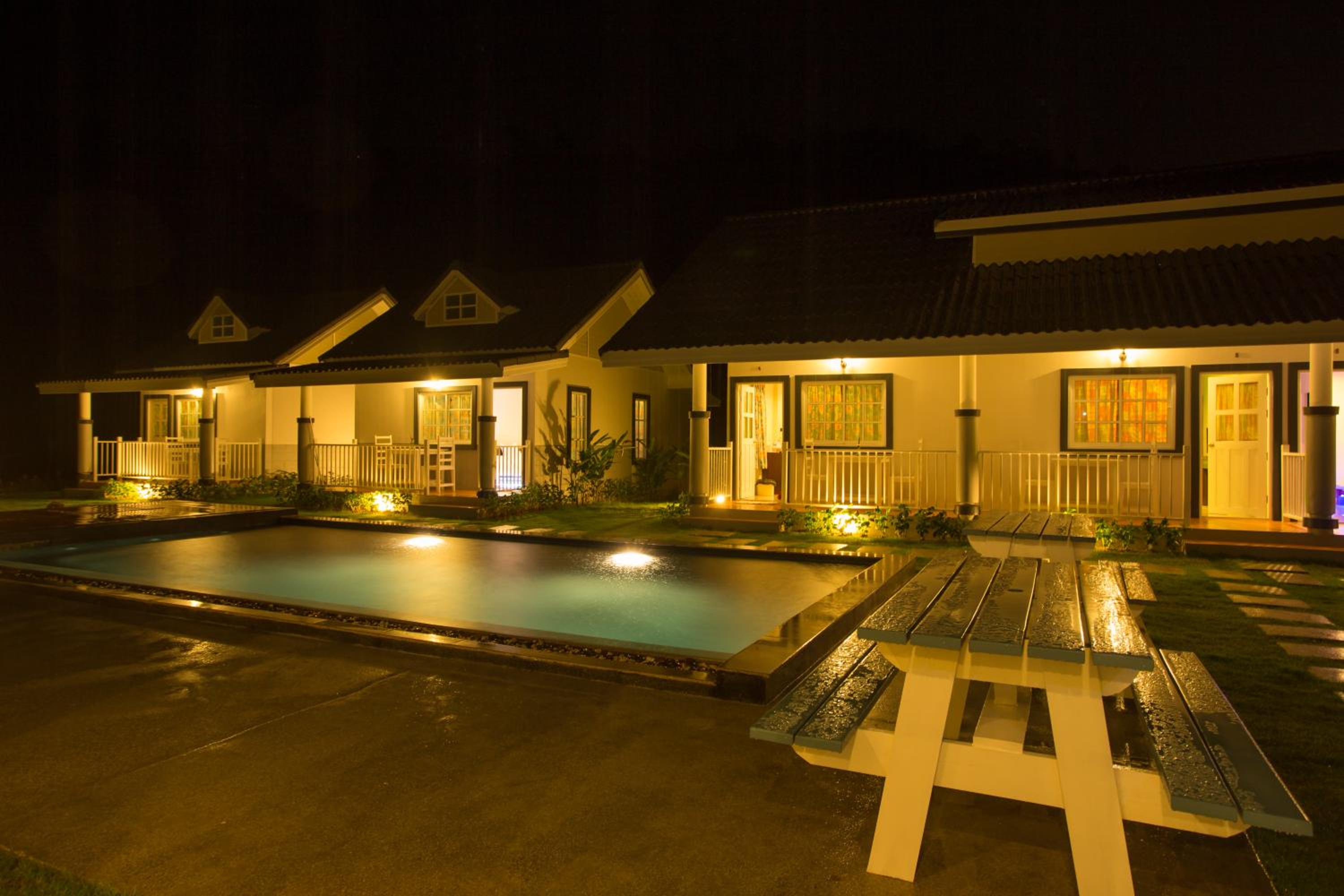 Suksompong Resort