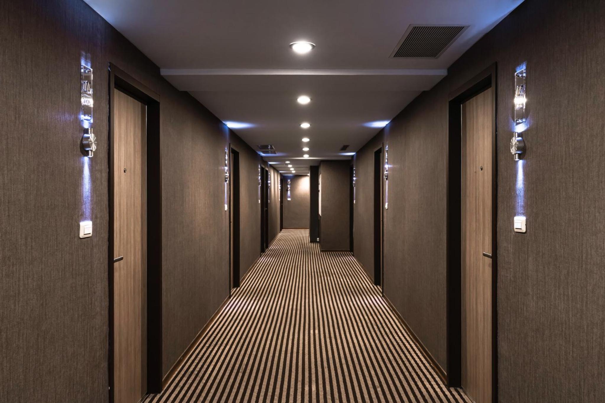 The Riverside Hotel International