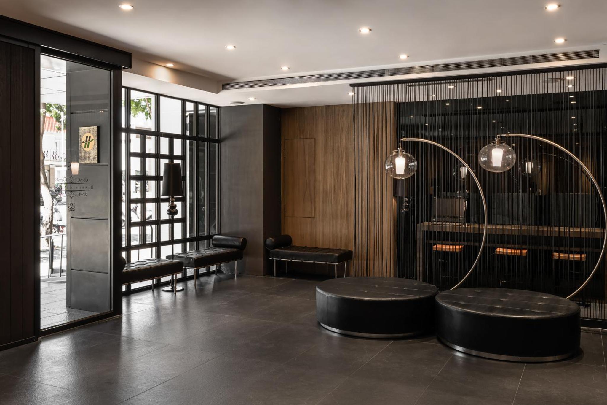 The Riverside Hotel International