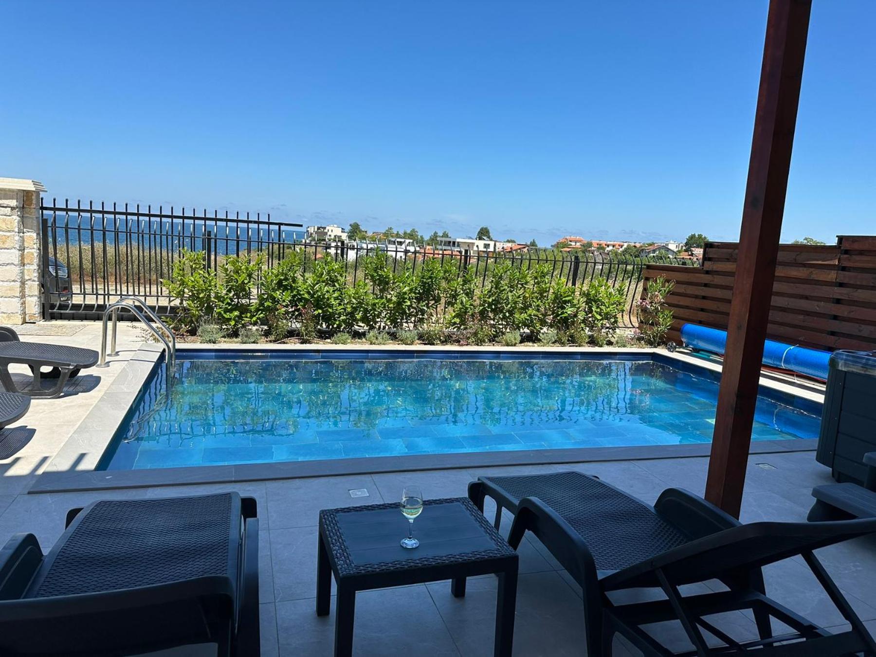 Luxury villa with pool, jacuzzi and sea view